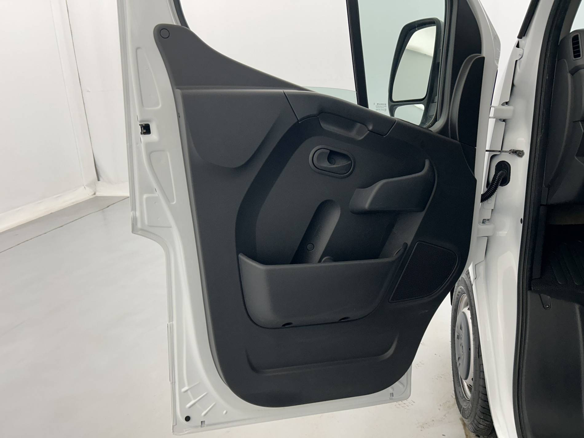 Vente en ligne Renault Master Fourgon MASTER FGN TRAC F3500 L2H2 BLUE DCI 135 au prix de 26 990 €