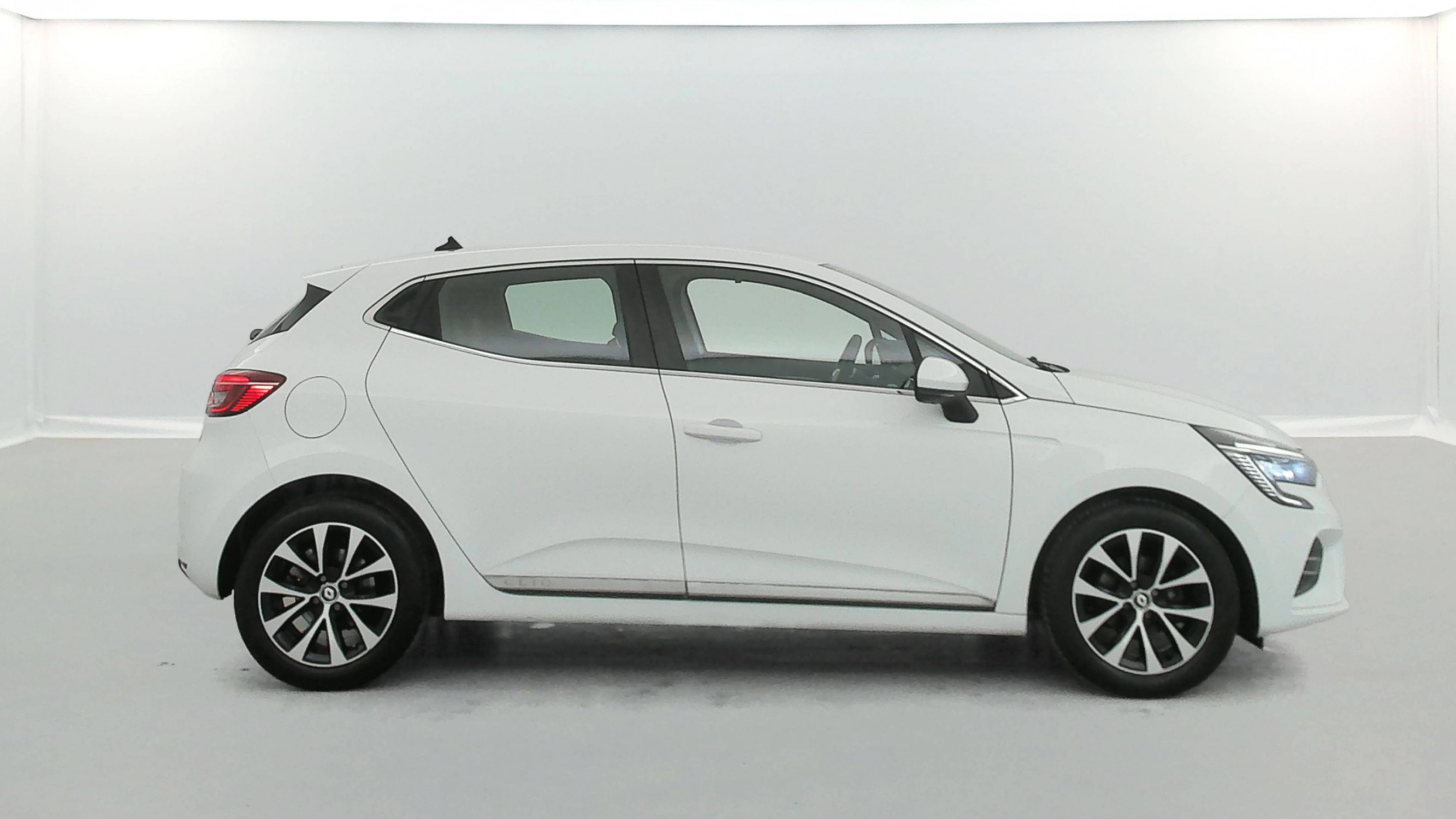 Vente en ligne Renault Clio 5 Clio TCe 90 - 21N au prix de 15 490 €