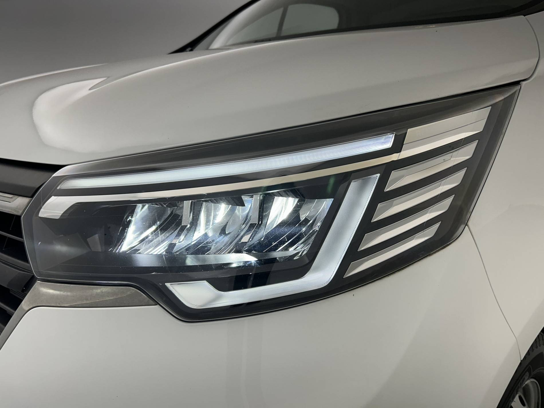 Vente en ligne Renault Trafic 3 Fourgon TRAFIC FG BLUE DCI 130 L1H1 3T GSR2 au prix de 25 390 €