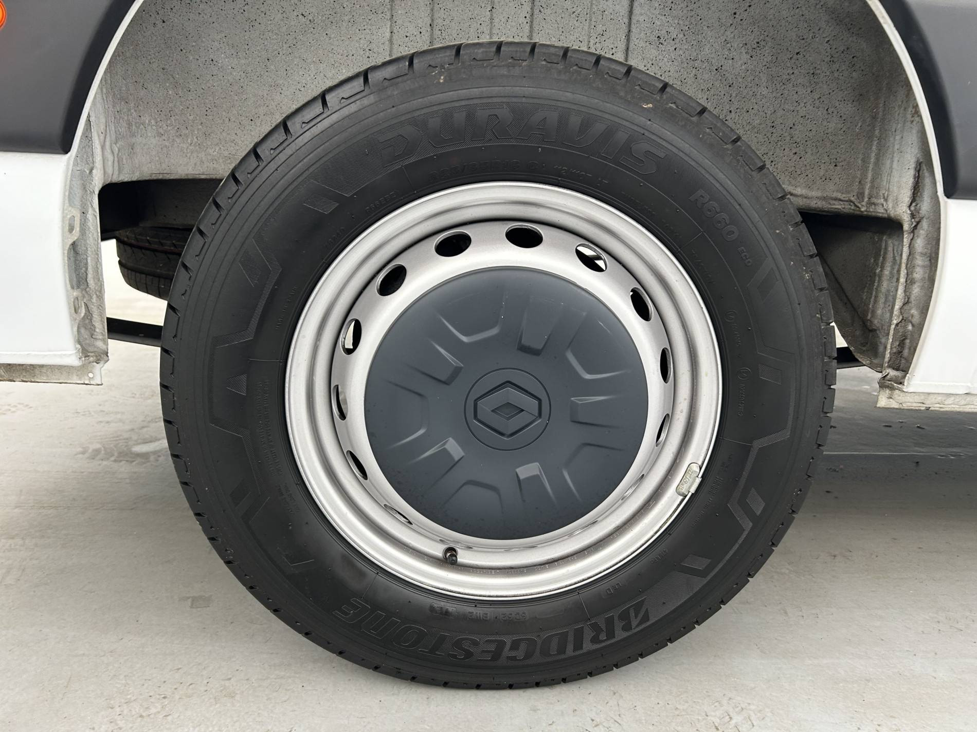 Vente en ligne Renault Master Fourgon MASTER FGN TRAC F3500 L3H3 BLUE DCI 135 au prix de 28 990 €