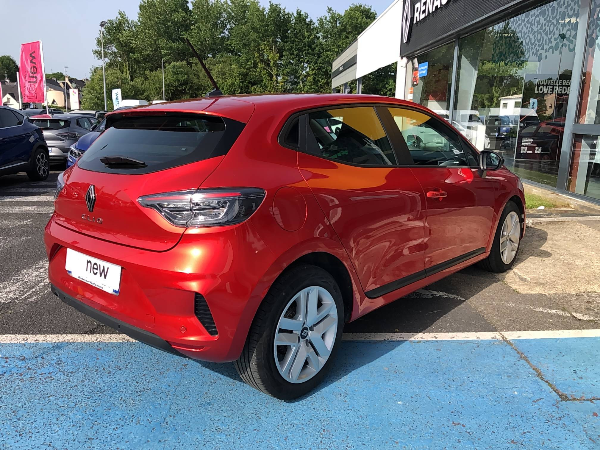 Vente en ligne Renault Clio 5 Clio TCe 90 au prix de 15 990 €