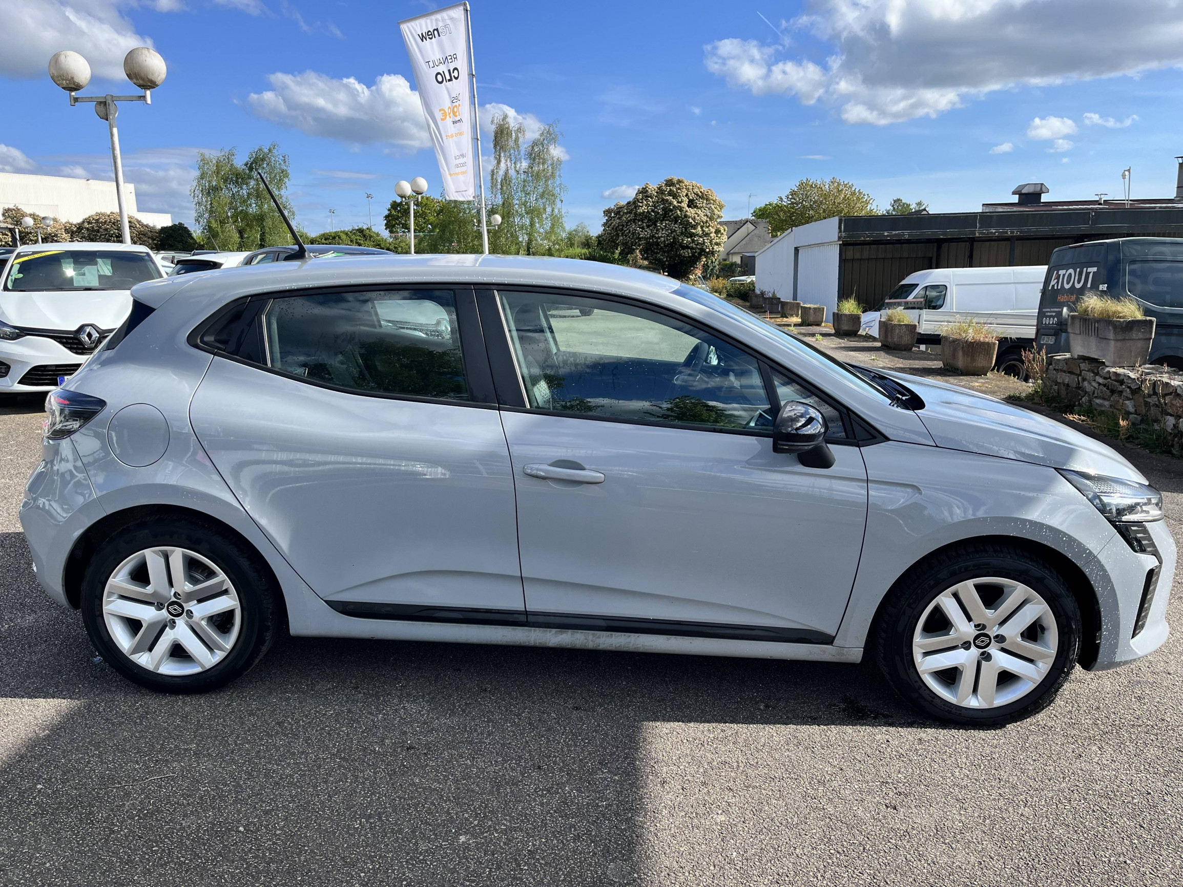 Vente en ligne Renault Clio 5 Clio Blue dCi 100 ch GSR2 au prix de 16 490 €