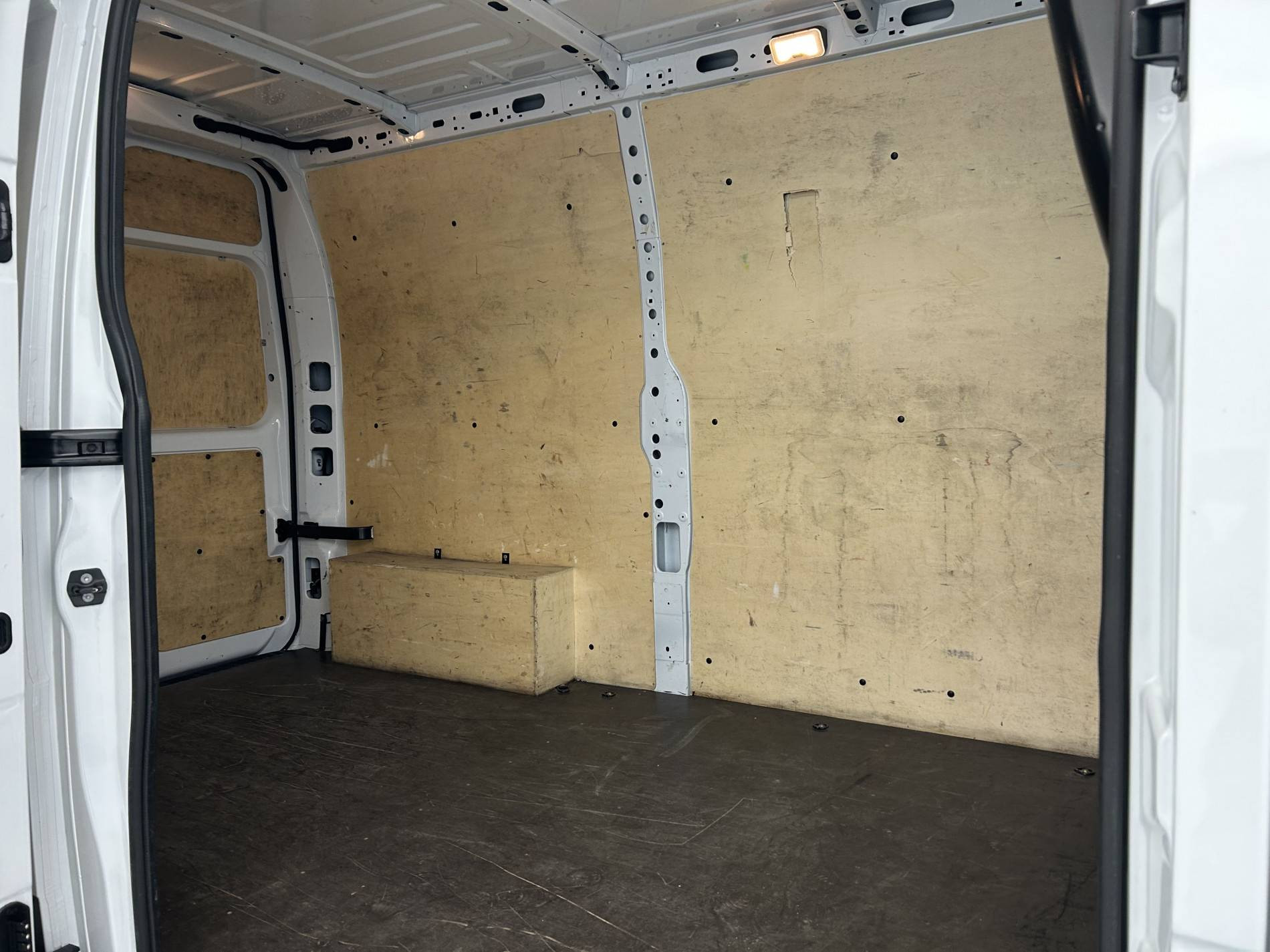 Vente en ligne Renault Master Fourgon MASTER FGN TRAC F3500 L2H2 BLUE DCI 135 au prix de 25 790 €