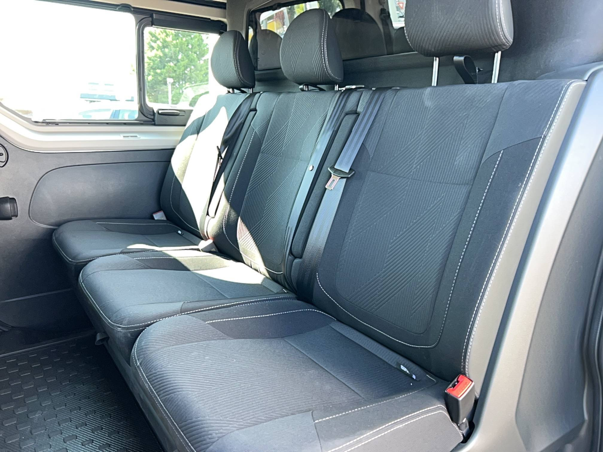 Vente en ligne Renault Trafic Cabine Approfondie TRAFIC CA BLUE DCI 170 L2H1 3T AUTO au prix de 42 980 €