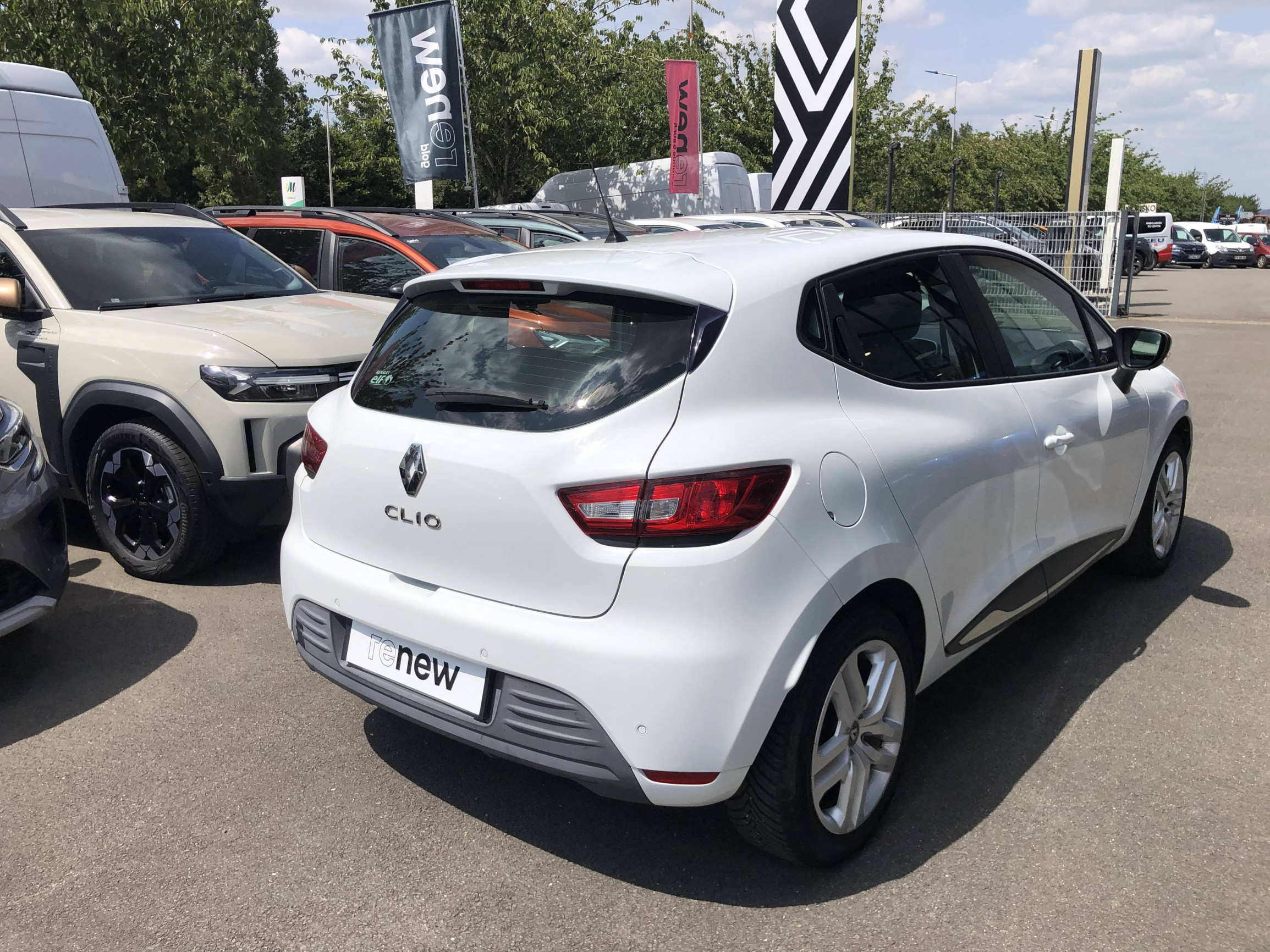 Vente en ligne Renault Clio 4 Clio dCi 75 E6C au prix de 10 990 €