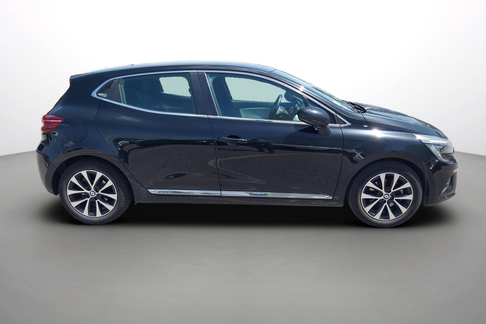 Vente en ligne Renault Clio 5 Clio E-Tech 140 - 21N au prix de 15 990 €