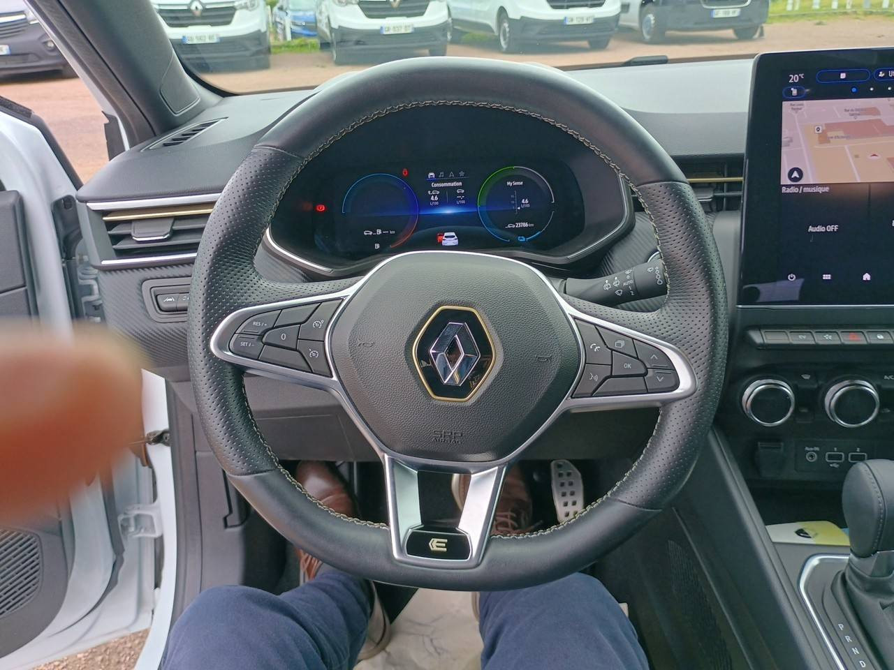 Vente en ligne Renault Clio 5 Clio E-Tech full hybrid 145 au prix de 19 790 €