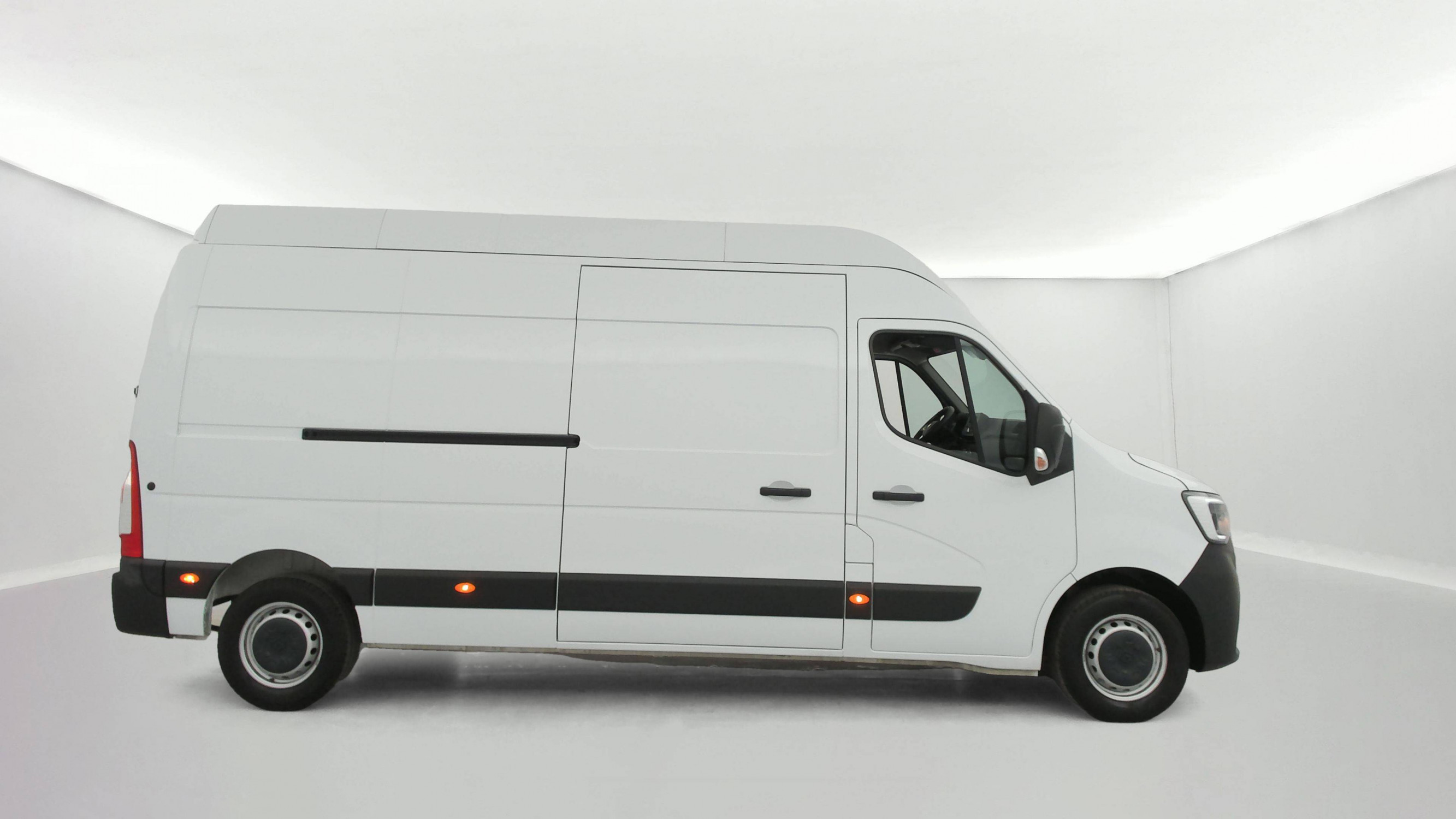 Vente en ligne Renault Master Fourgon MASTER FGN TRAC F3500 L3H3 BLUE DCI 135 au prix de 28 990 €
