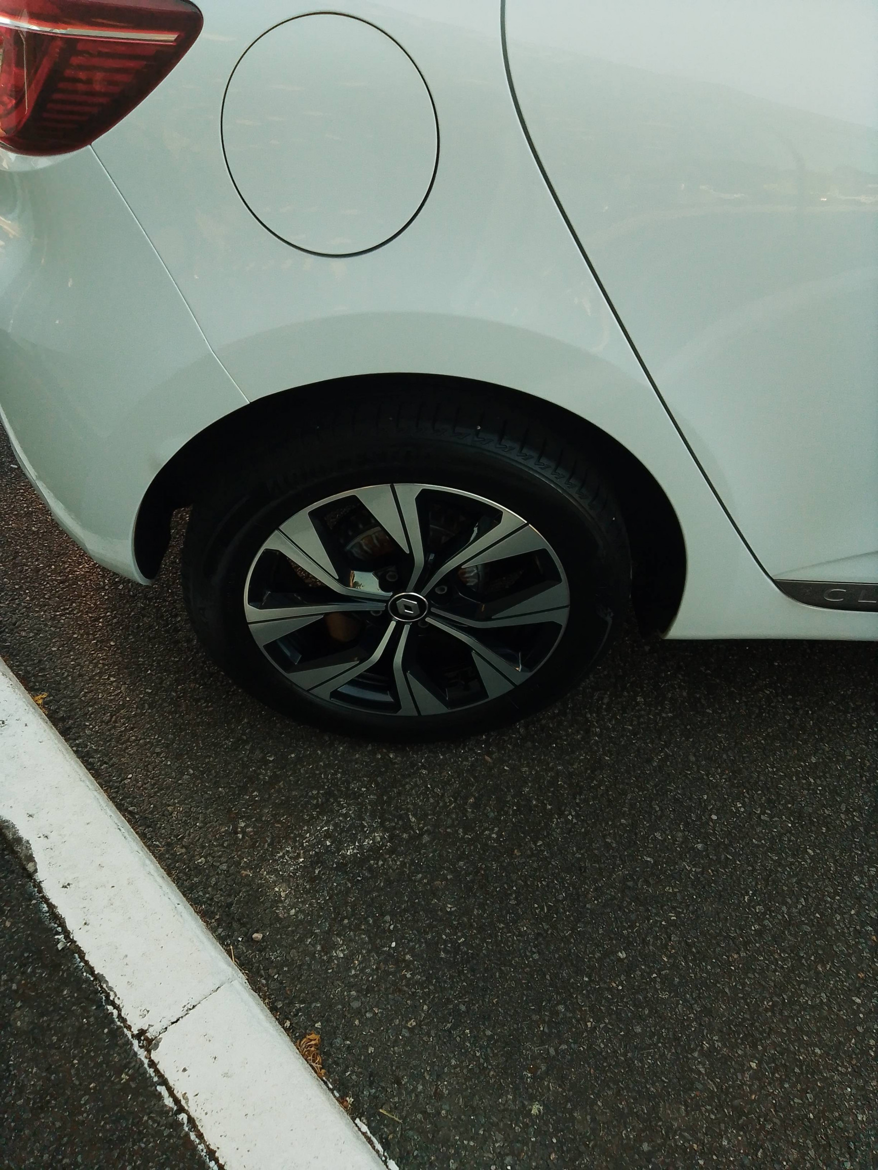 Vente en ligne Renault Clio 5 Clio TCe 90 - 21N au prix de 12 990 €
