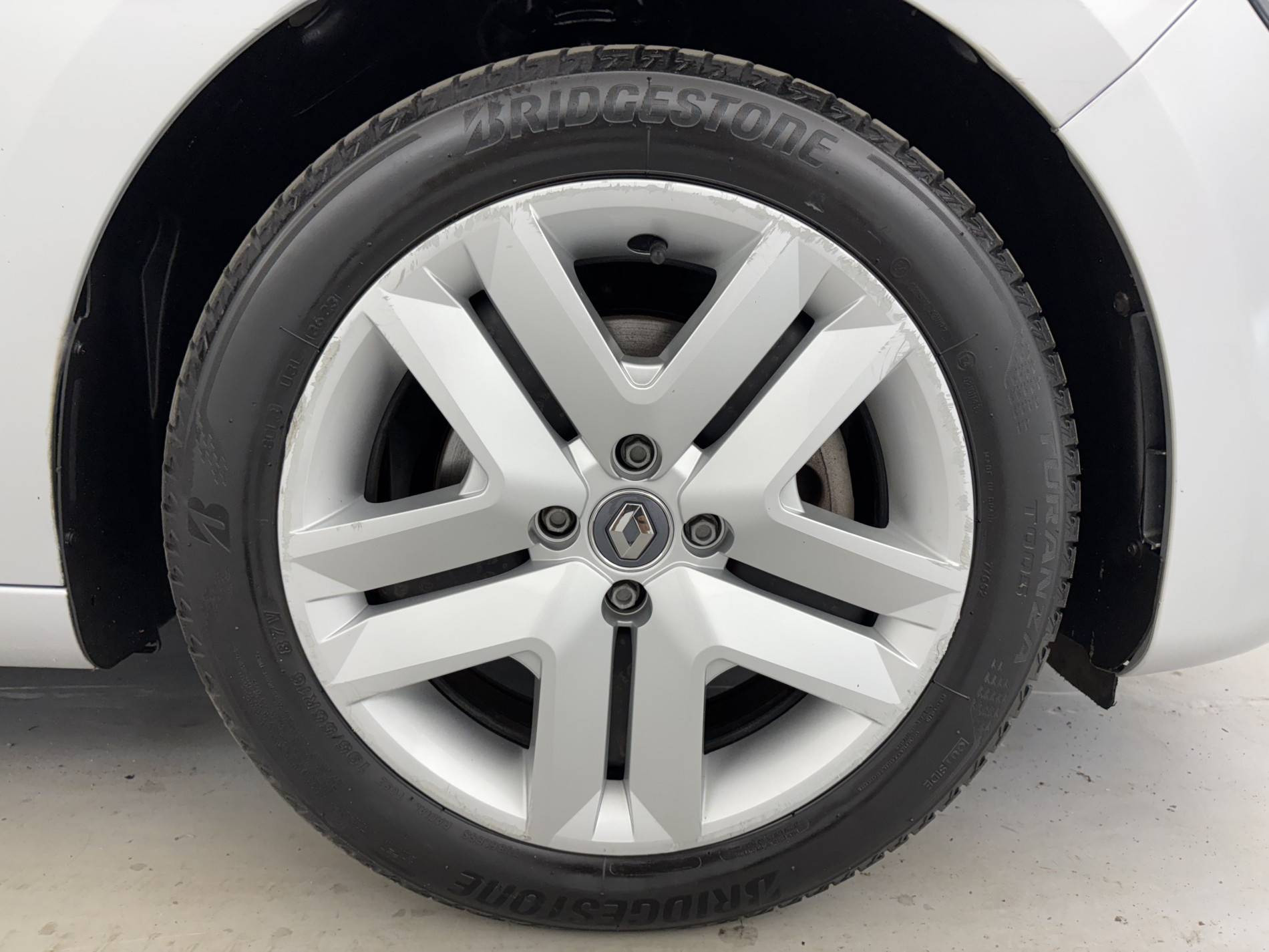 Vente en ligne Renault Clio 5 Clio E-Tech 140 - 21N au prix de 15 990 €
