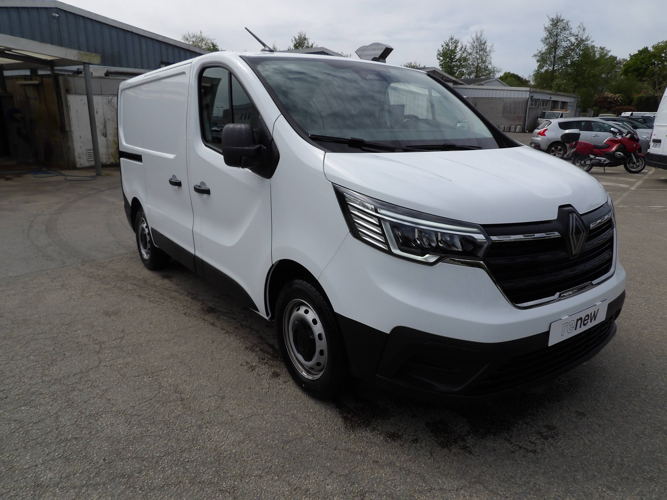 Vente en ligne Renault Trafic 3 Fourgon TRAFIC FG BLUE DCI 130 L1H1 3T GSR2 au prix de 28 999 €