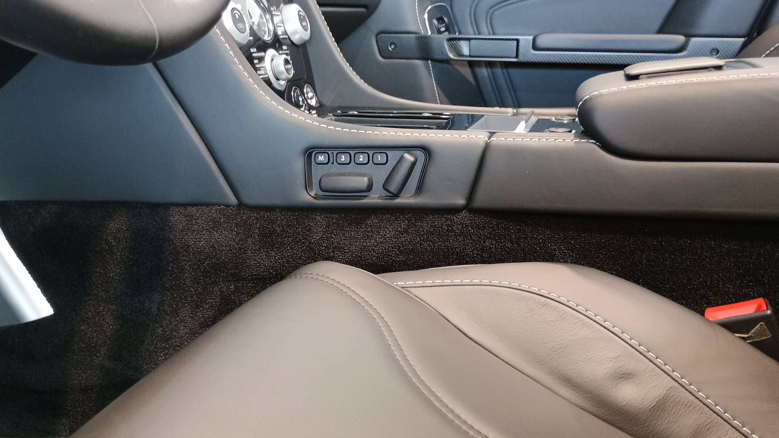 Vente en ligne Aston Martin DBS DBS au prix de 119 990 €