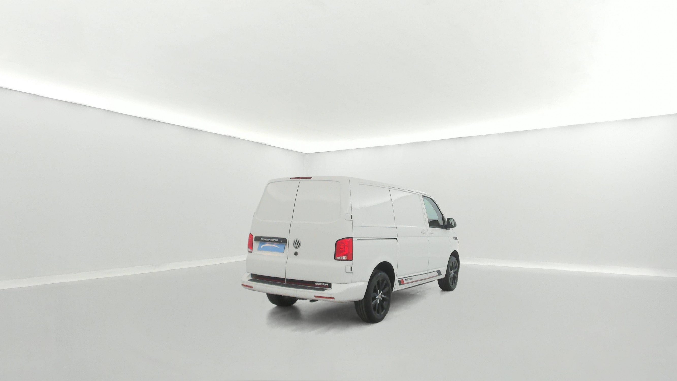 Vente en ligne Volkswagen Transporter  L1H1 2.0 TDI 110 BVM5 au prix de 22 690 €