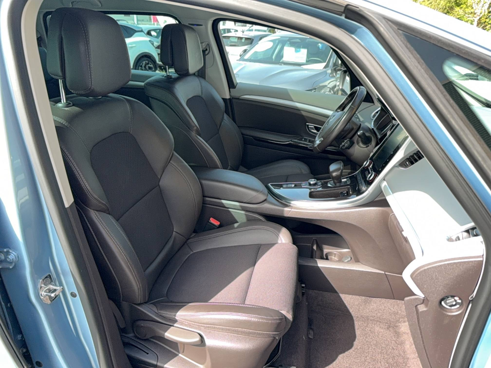 Vente en ligne Renault Espace 5 Espace dCi 160 Energy Twin Turbo au prix de 15 990 €