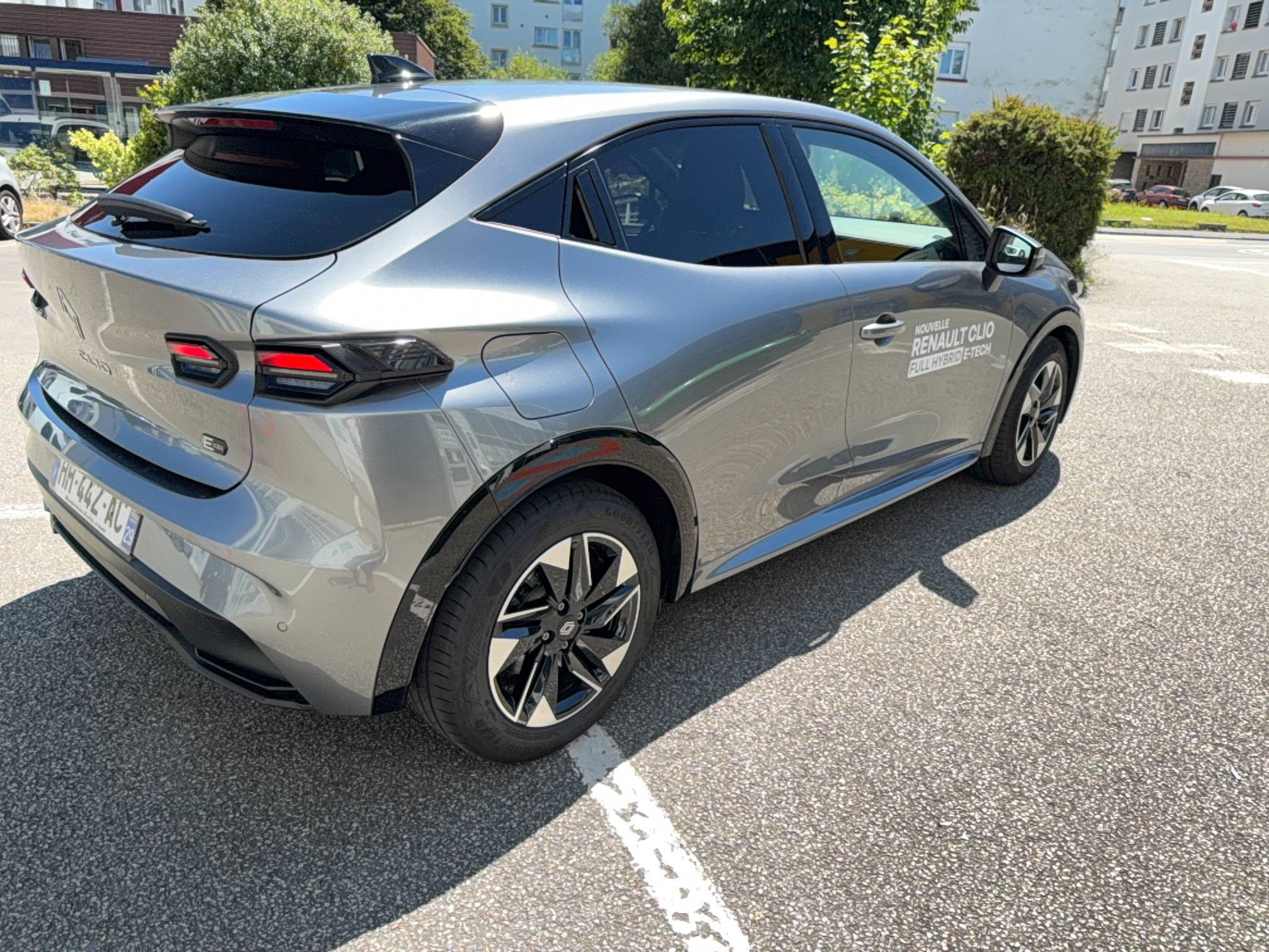 Vente en ligne Renault Clio 6 Clio E-Tech full hybrid 160 ch au prix de 25 990 €