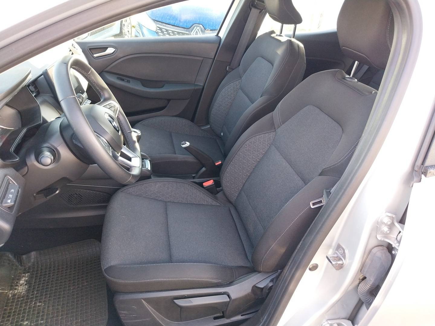 Vente en ligne Renault Clio 5 Clio TCe 90 au prix de 15 990 €