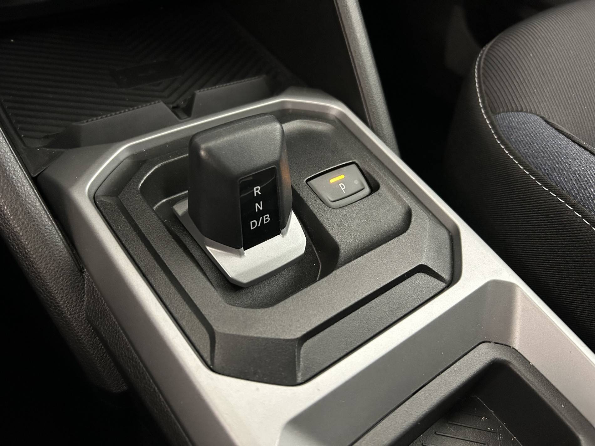 Vente en ligne Dacia Duster  Hybrid 140 au prix de 26 390 €