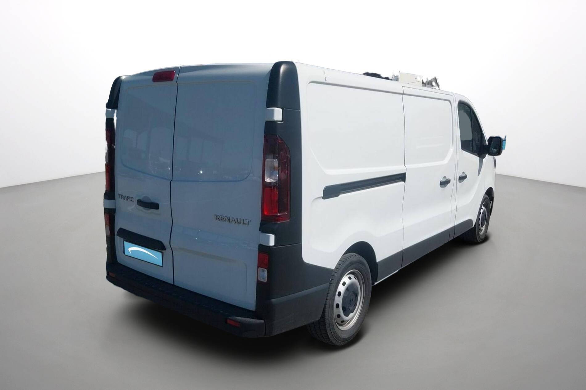 Vente en ligne Renault Trafic 3 Fourgon TRAFIC PC L2H1 3T BLUE DCI 150 au prix de 22 990 €