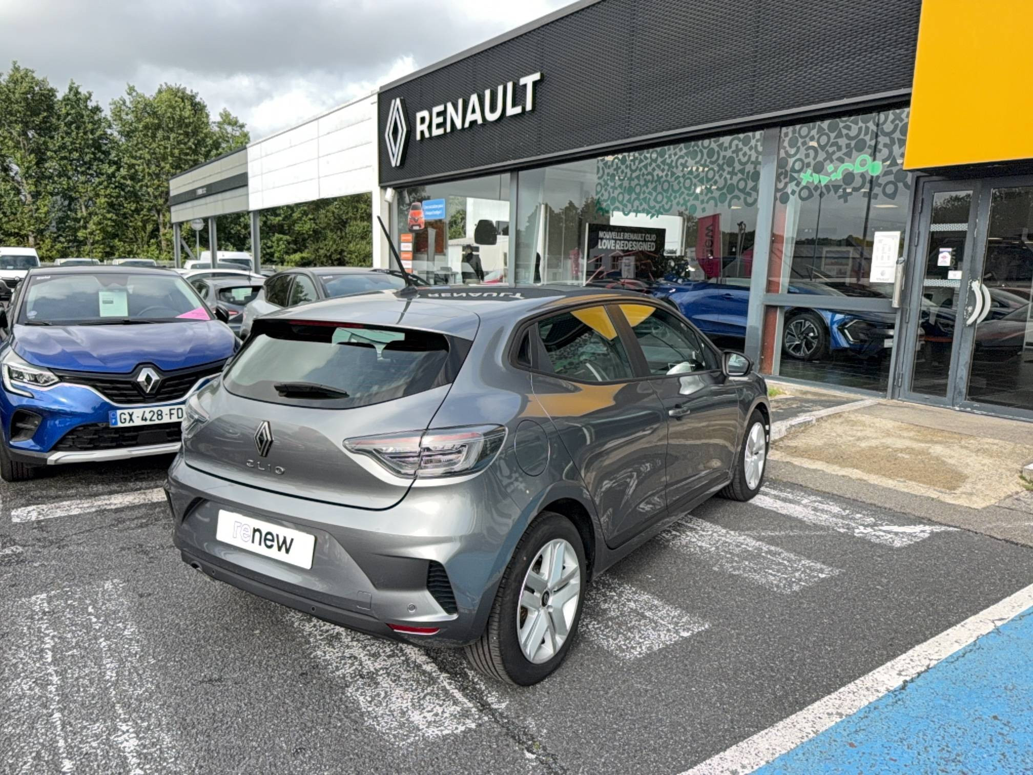 Vente en ligne Renault Clio 5 Clio TCe 90 au prix de 15 990 €