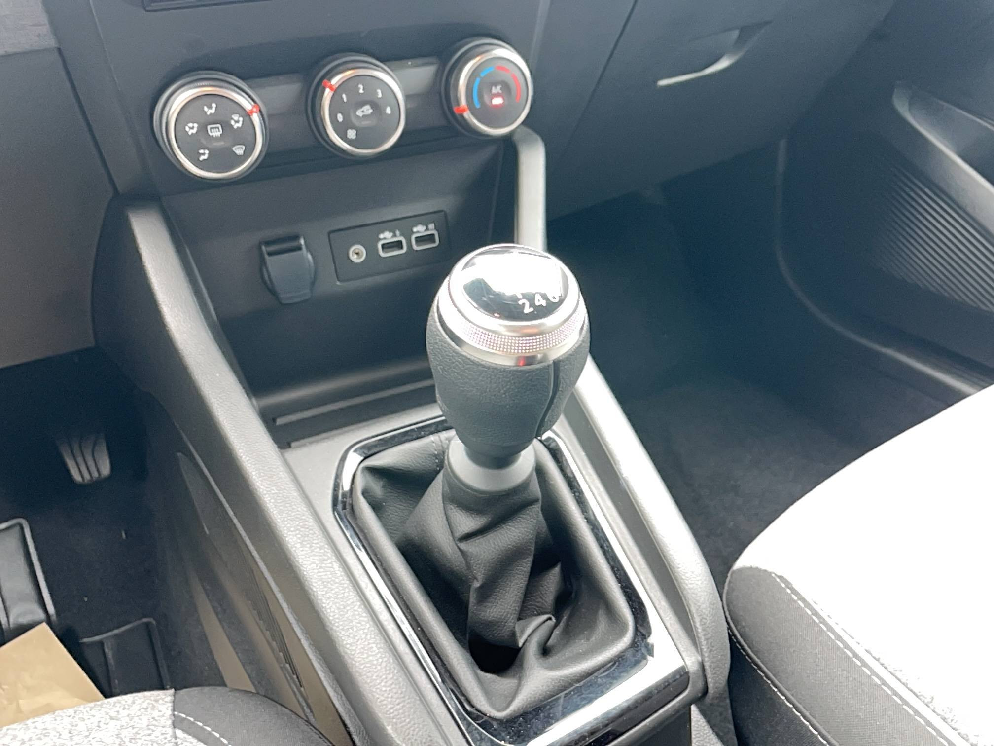 Vente en ligne Renault Clio 5 Clio TCe 90 au prix de 15 990 €