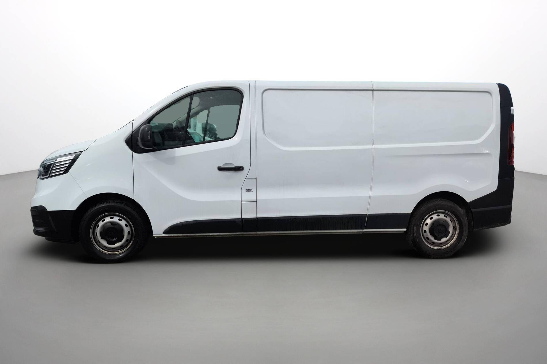 Vente en ligne Renault Trafic 3 Fourgon TRAFIC FGN L2H1 3000 KG BLUE DCI 130 au prix de 24 990 €