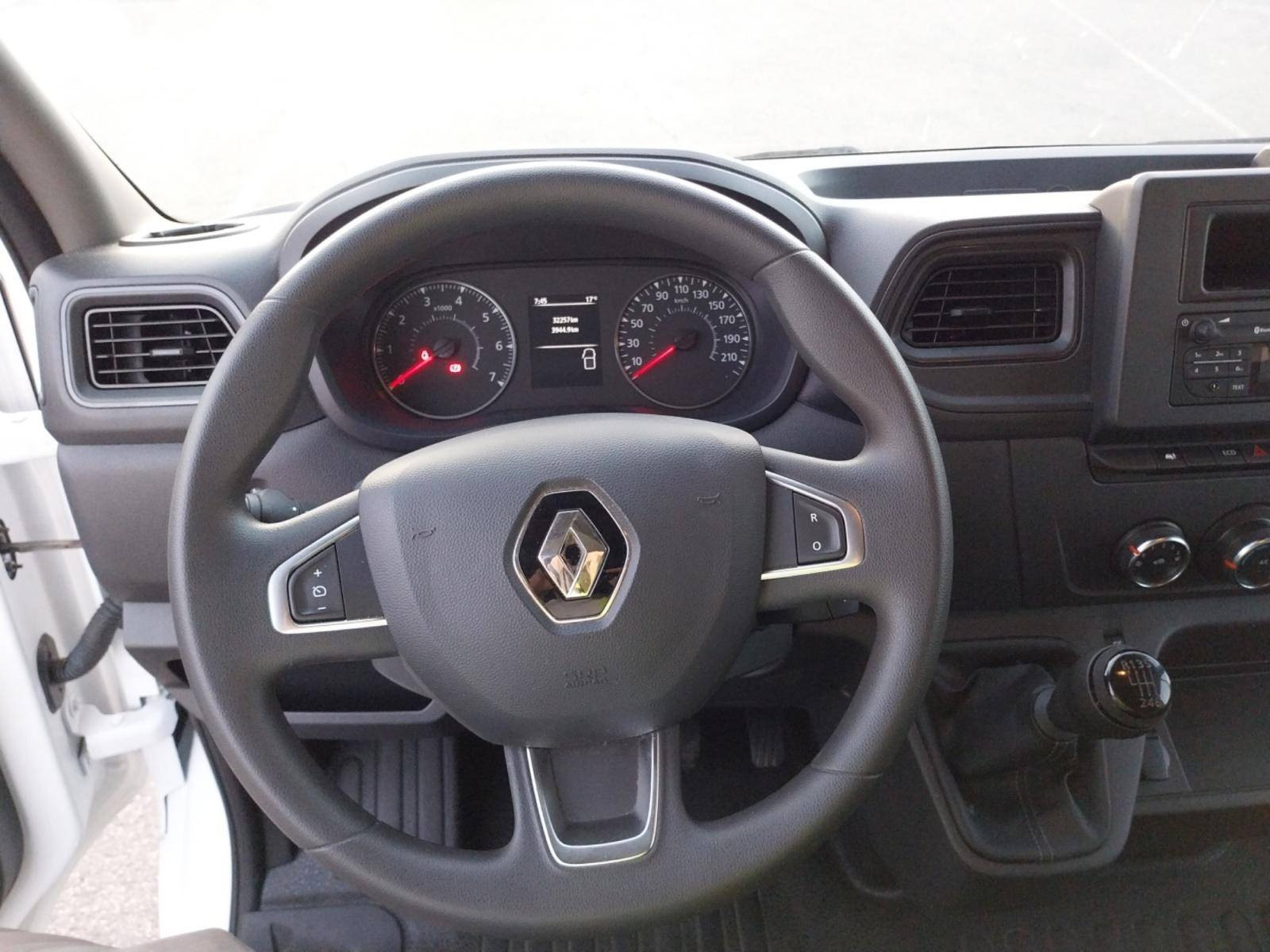 Vente en ligne Renault Master Fourgon MASTER FGN TRAC F3500 L2H2 BLUE DCI 135 au prix de 25 990 €