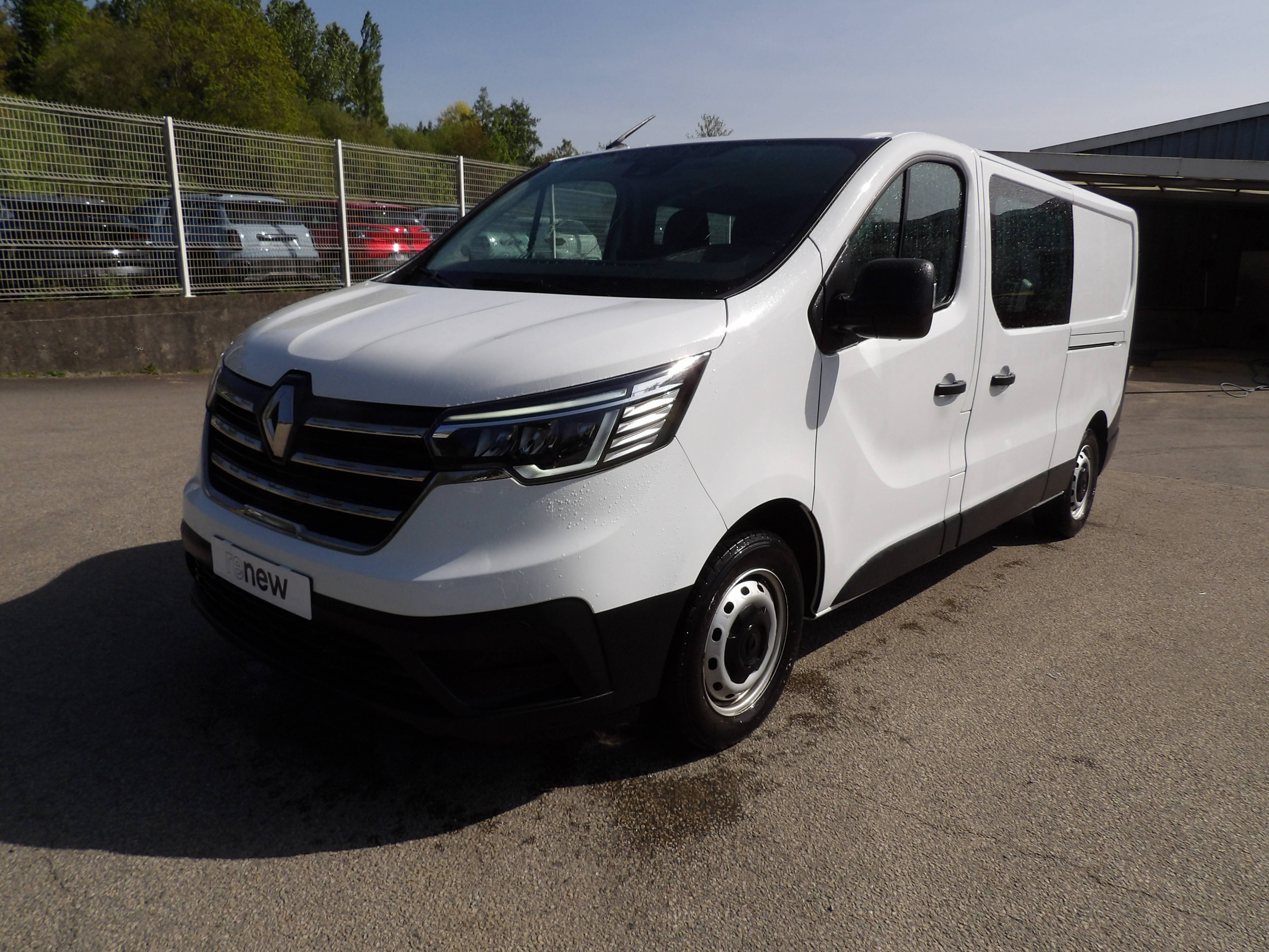 Vente en ligne Renault Trafic Cabine Approfondie TRAFIC CA L2H1 3000 KG BLUE DCI 130 au prix de 24 999 €