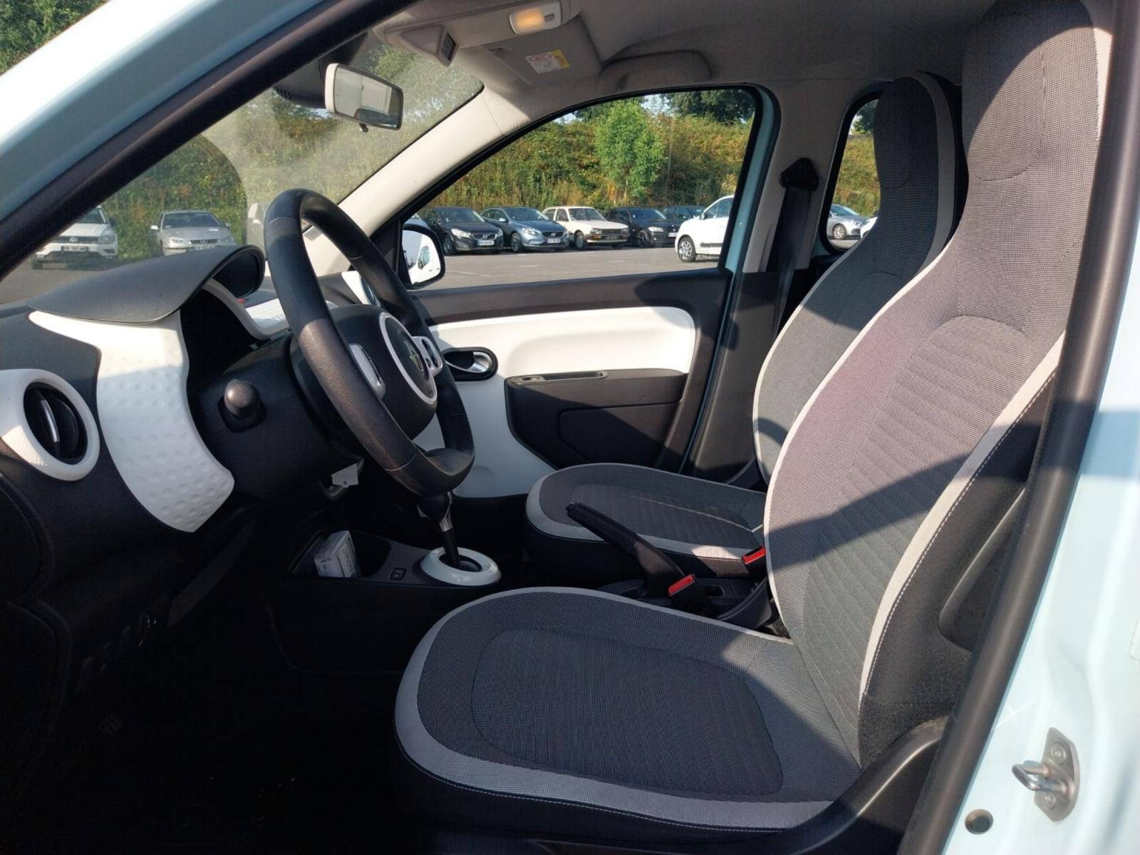 Vente en ligne Renault Twingo Electrique Twingo III E-Tech au prix de 11 990 €
