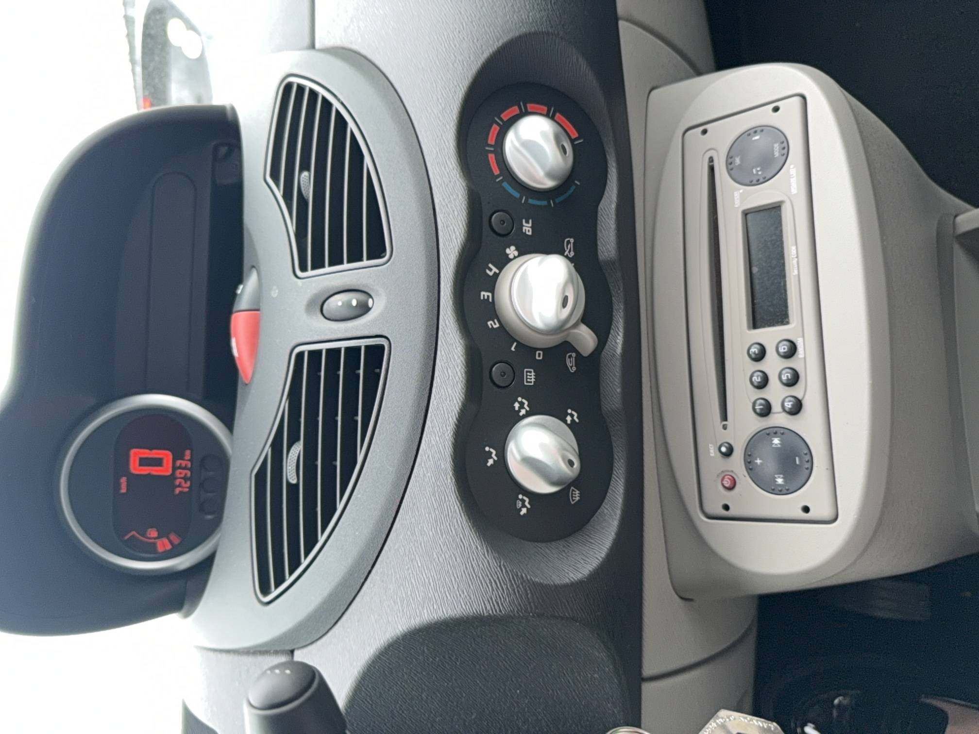 Renault Twingo 2  1.2 16v 75 occasion de 2007 en vente à Paimpol