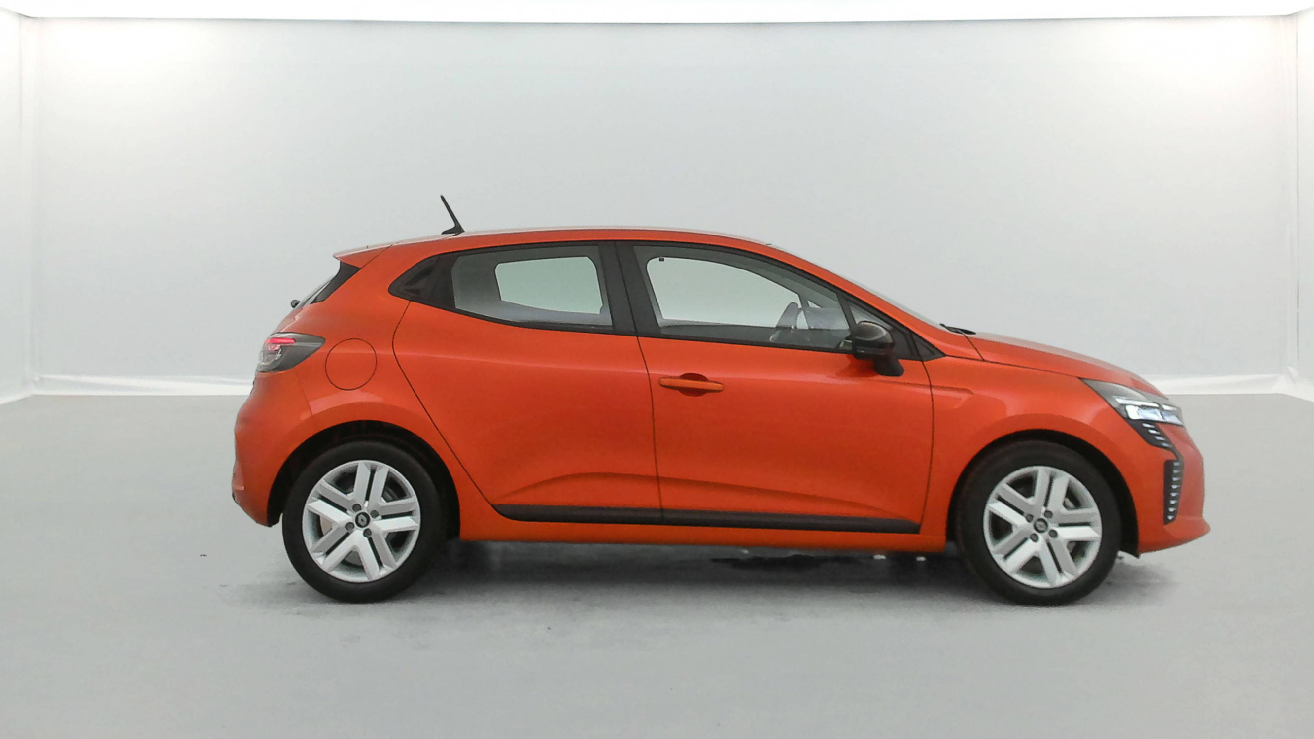 Vente en ligne Renault Clio 5 Clio E-Tech full hybrid 145 ch GSR2 au prix de 19 990 €