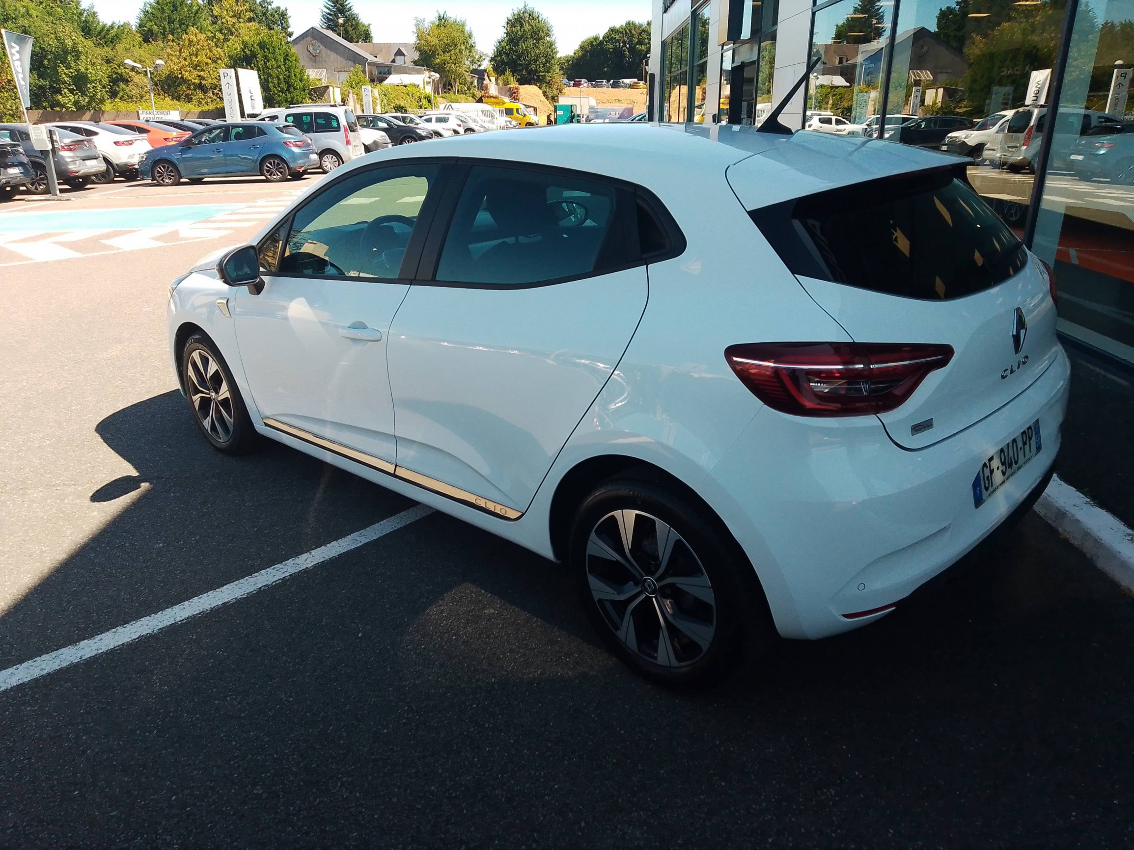 Vente en ligne Renault Clio 5 Clio TCe 90 - 21N au prix de 12 990 €