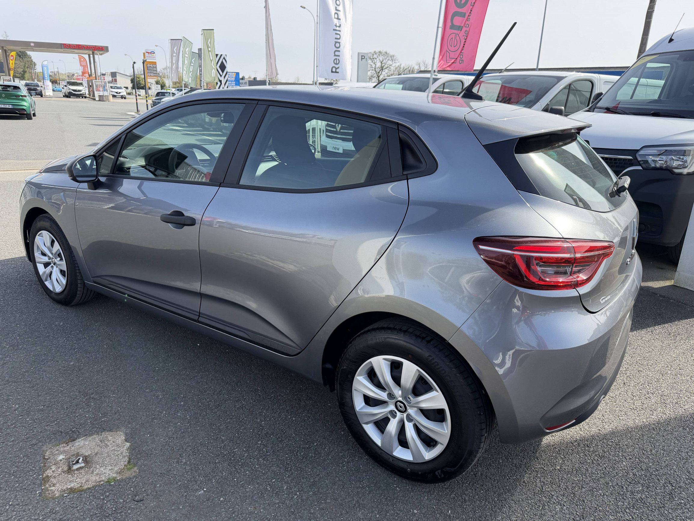 Vente en ligne Renault Clio 5 Clio SCe 65 au prix de 13 190 €