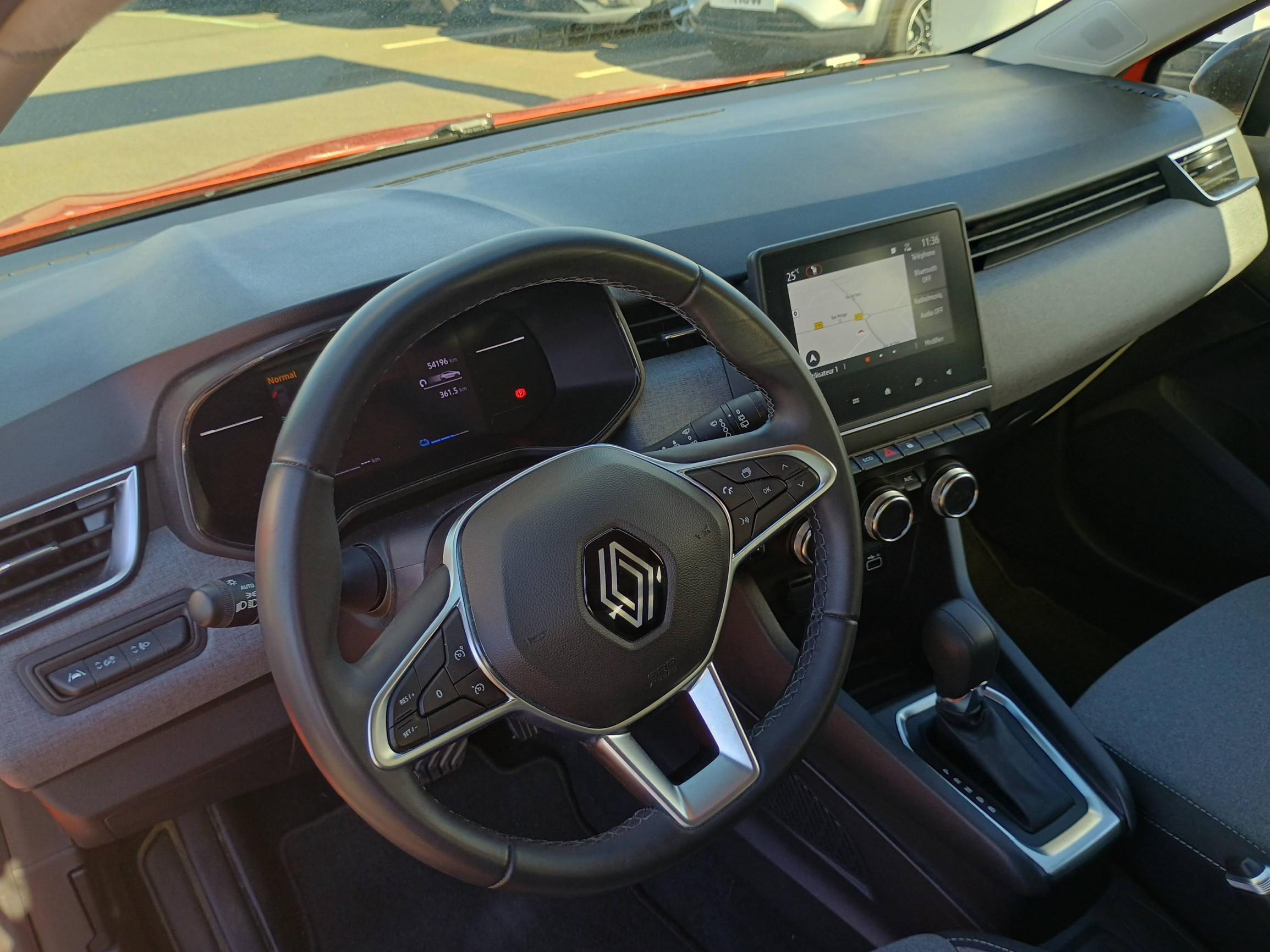 Vente en ligne Renault Clio 5 Clio E-Tech full hybrid 145 au prix de 16 300 €