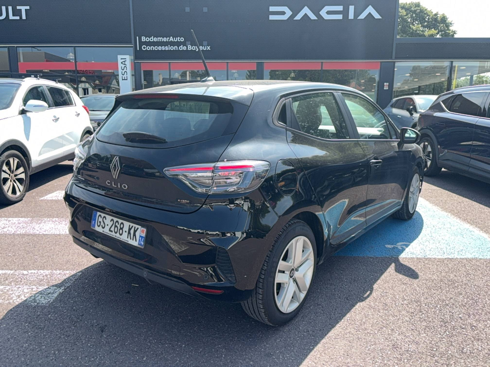 Vente en ligne Renault Clio 5 Clio E-Tech full hybrid 145 au prix de 16 490 €