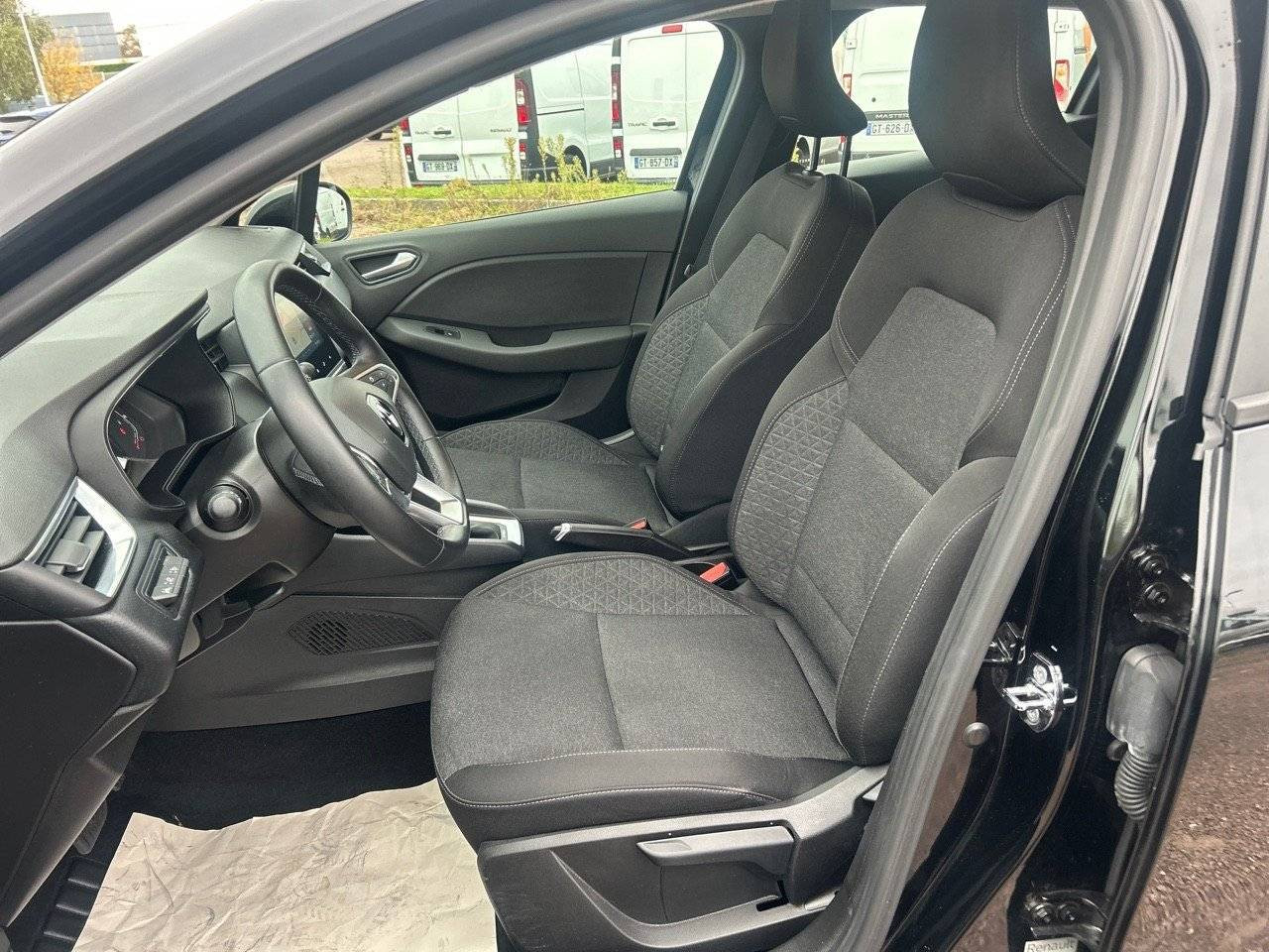 Vente en ligne Renault Clio 5 Clio E-Tech 140 - 21N au prix de 14 990 €