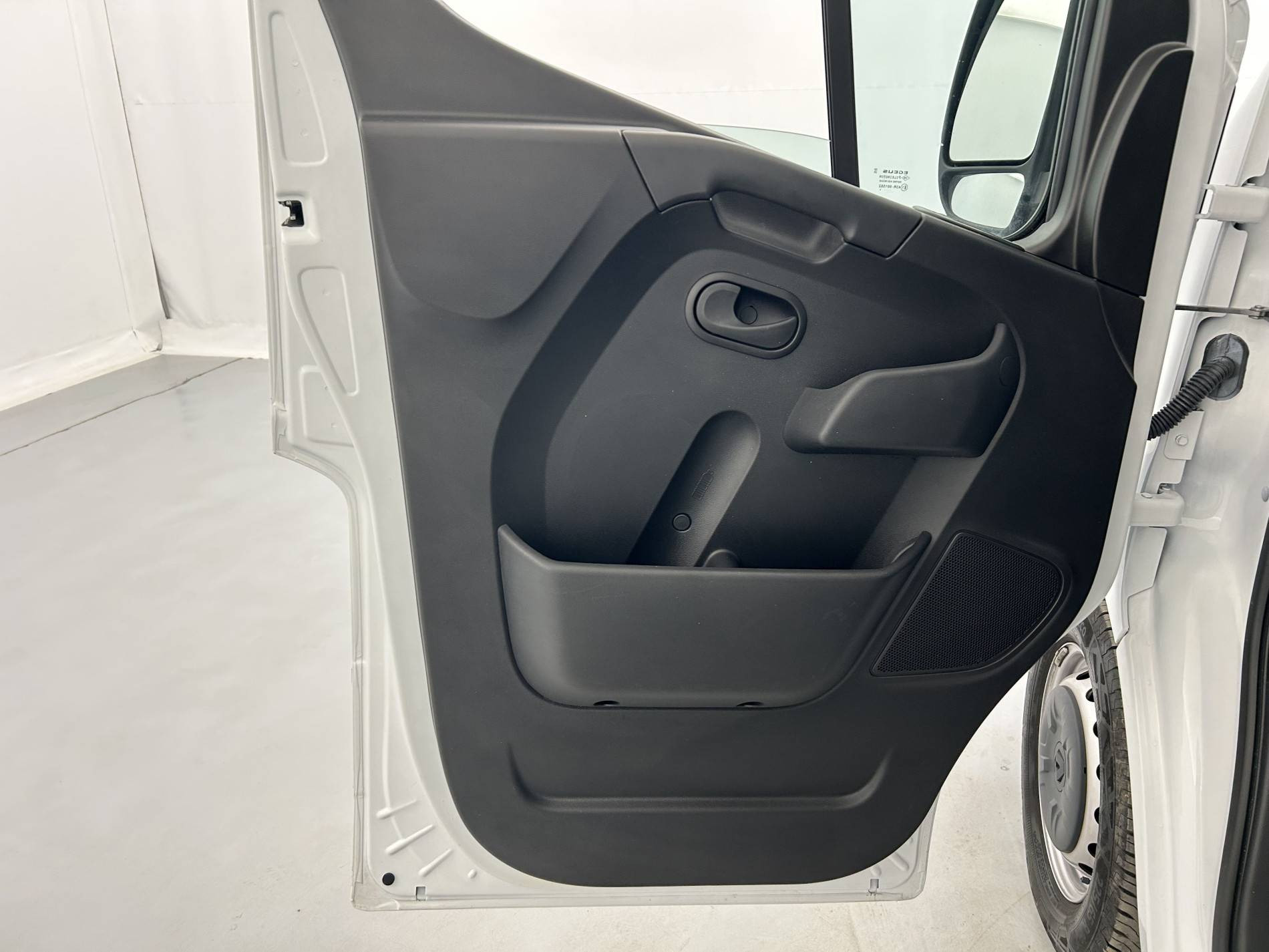 Vente en ligne Renault Master Fourgon MASTER FGN TRAC F3500 L3H3 BLUE DCI 135 au prix de 28 990 €