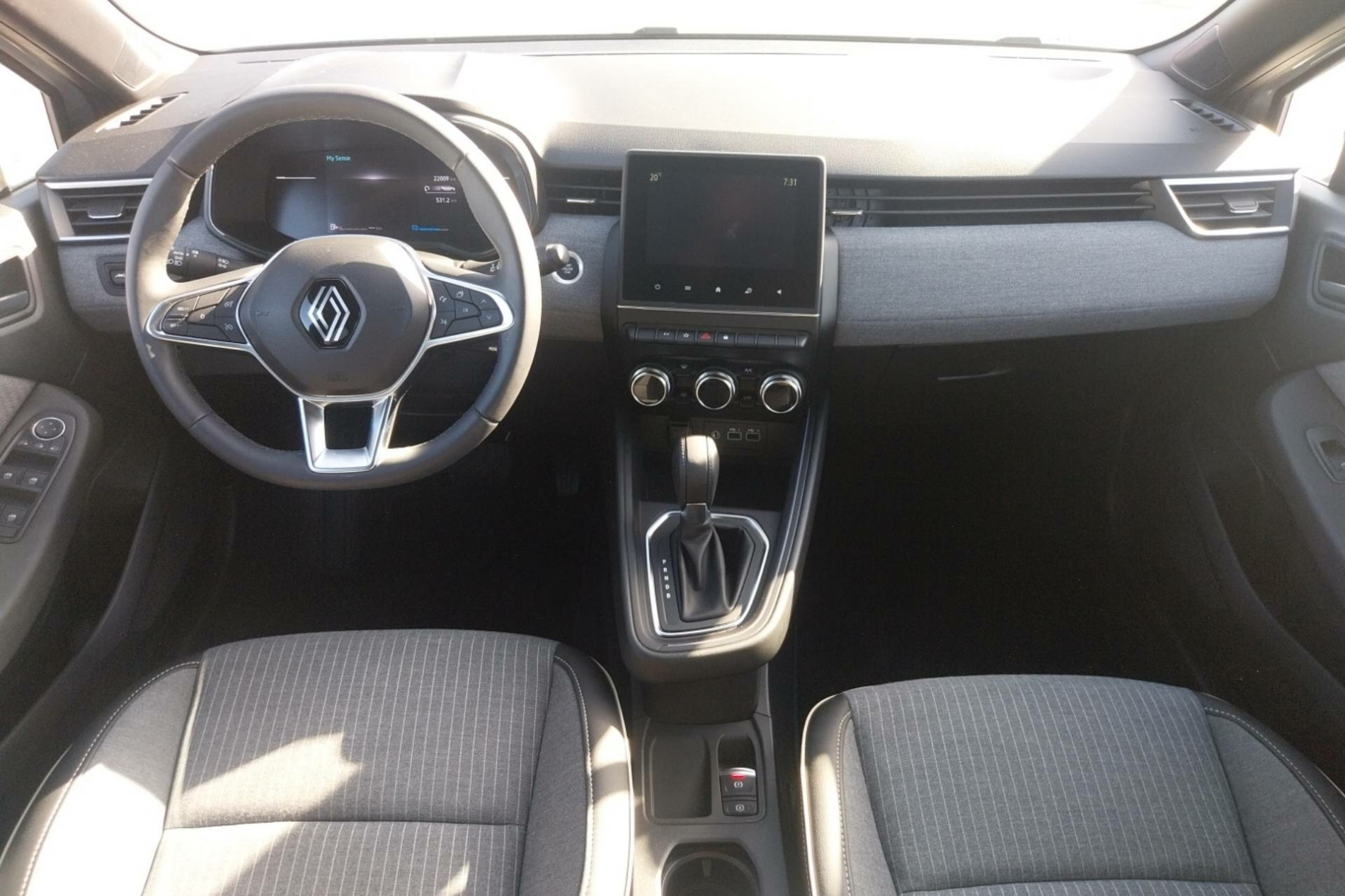 Vente en ligne Renault Clio 5 Clio E-Tech full hybrid 145 au prix de 18 990 €