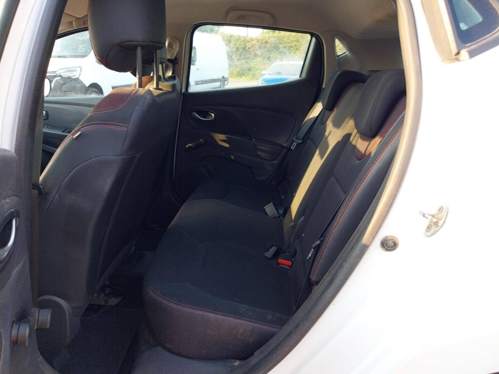 Vente en ligne Renault Clio 4  1.2 16V 75 au prix de 7 990 €