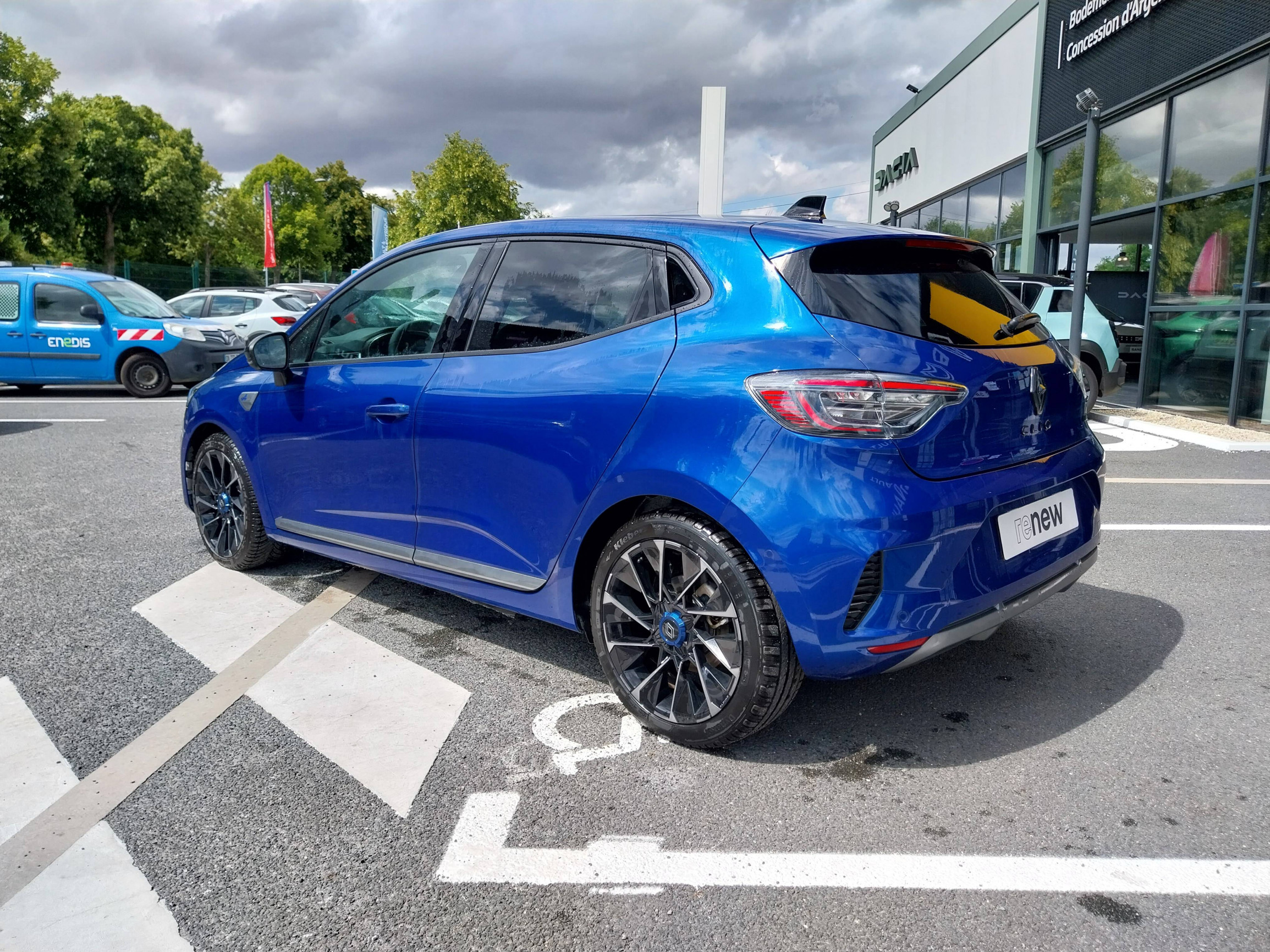 Vente en ligne Renault Clio 5 Clio E-Tech full hybrid 145 au prix de 21 490 €