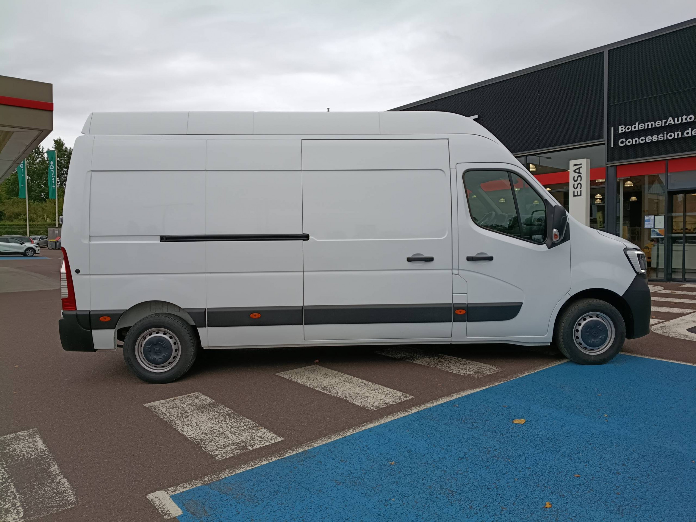 Vente en ligne Renault Master Fourgon MASTER FGN TRAC F3500 L3H3 BLUE DCI 135 au prix de 26 490 €