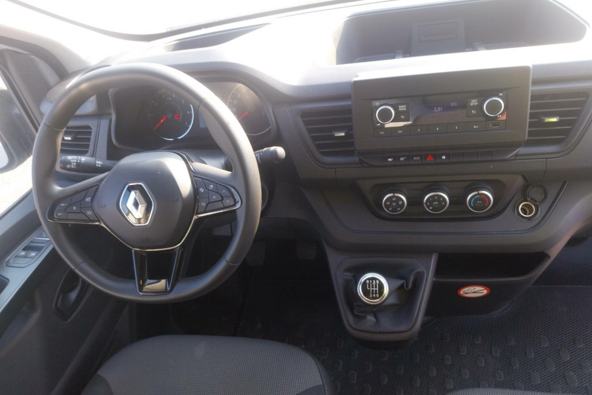 Vente en ligne Renault Trafic 3 Fourgon TRAFIC FGN L2H1 3000 KG BLUE DCI 130 au prix de 23 990 €