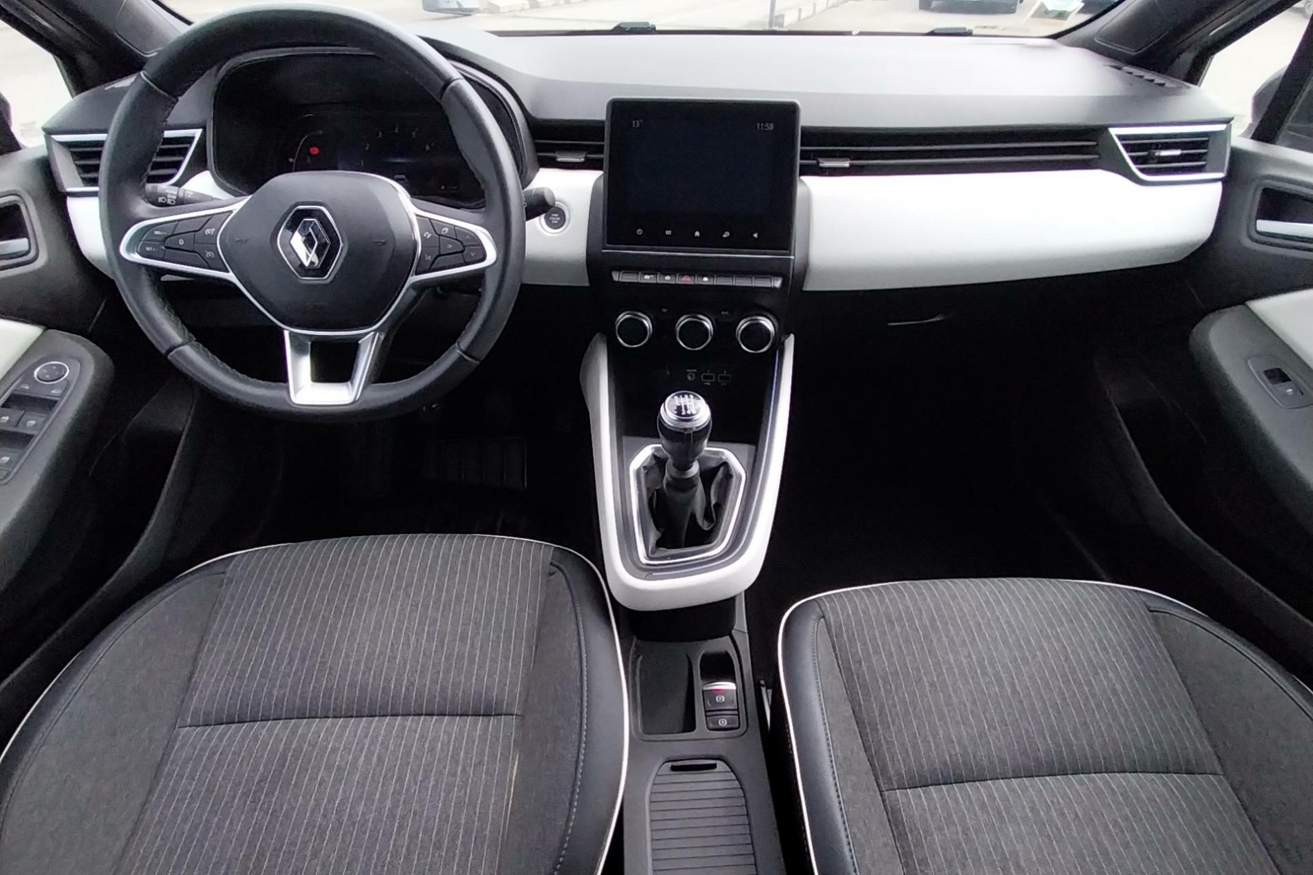 Vente en ligne Renault Clio 5 Clio TCe 90 au prix de 15 690 €
