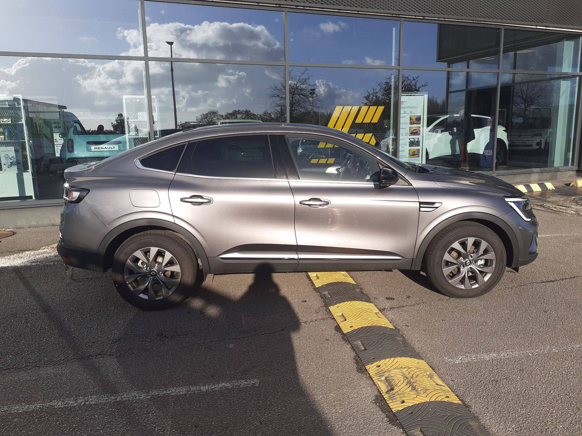 Vente en ligne Renault Arkana  E-Tech full hybrid 145 GSR2 au prix de 31 490 €