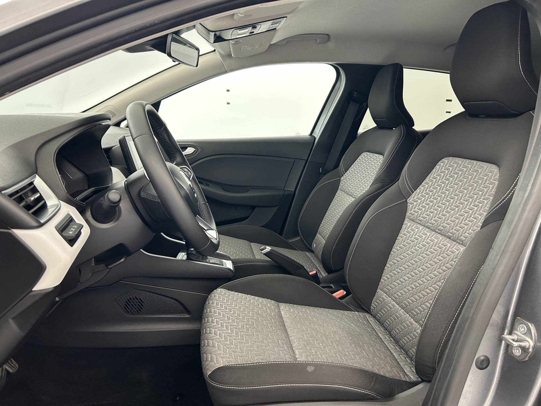 Vente en ligne Renault Clio 5 Clio E-Tech full hybrid 145 au prix de 17 390 €