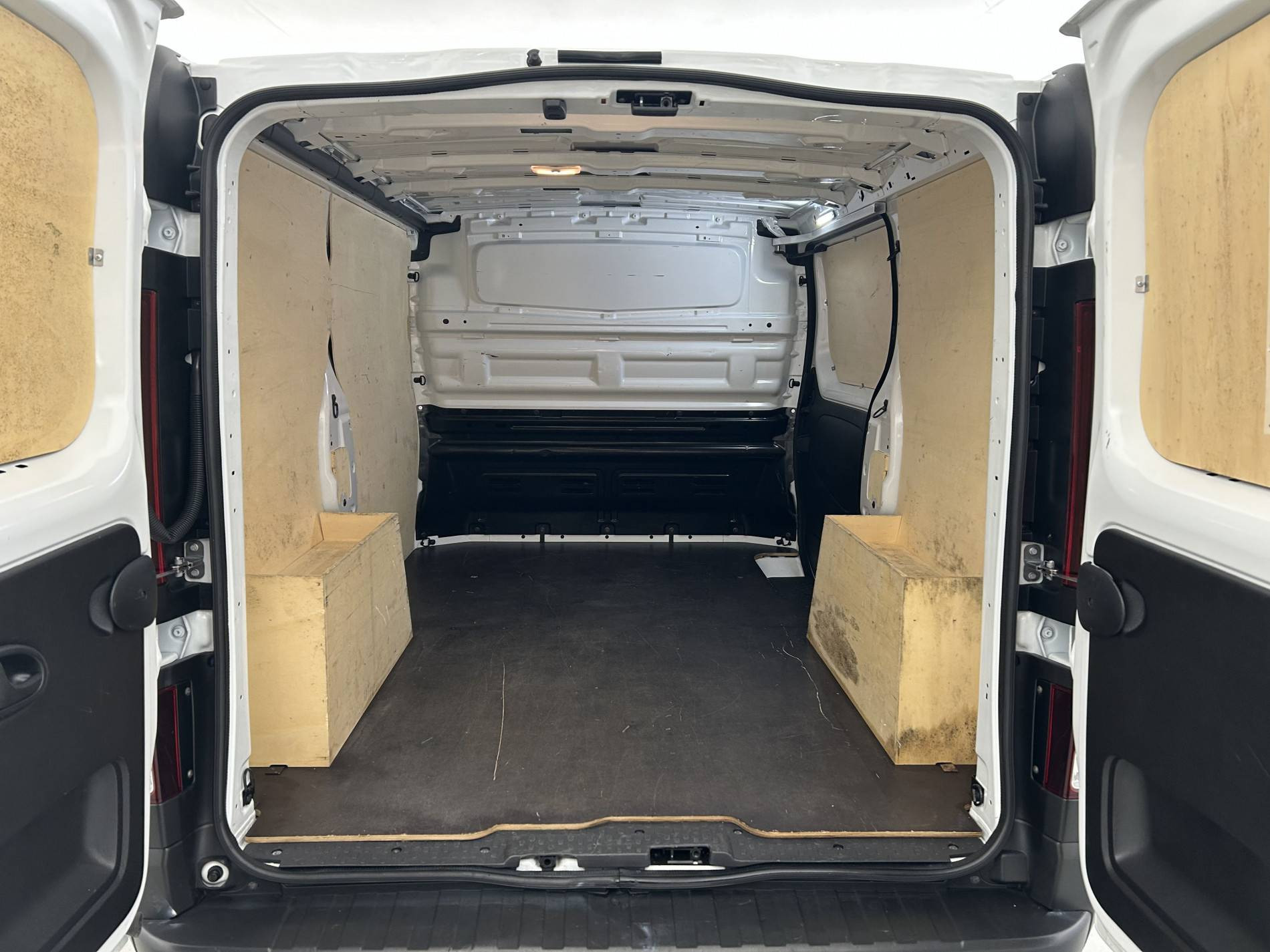 Vente en ligne Renault Trafic 3 Fourgon TRAFIC FG BLUE DCI 130 L1H1 3T GSR2 au prix de 23 790 €