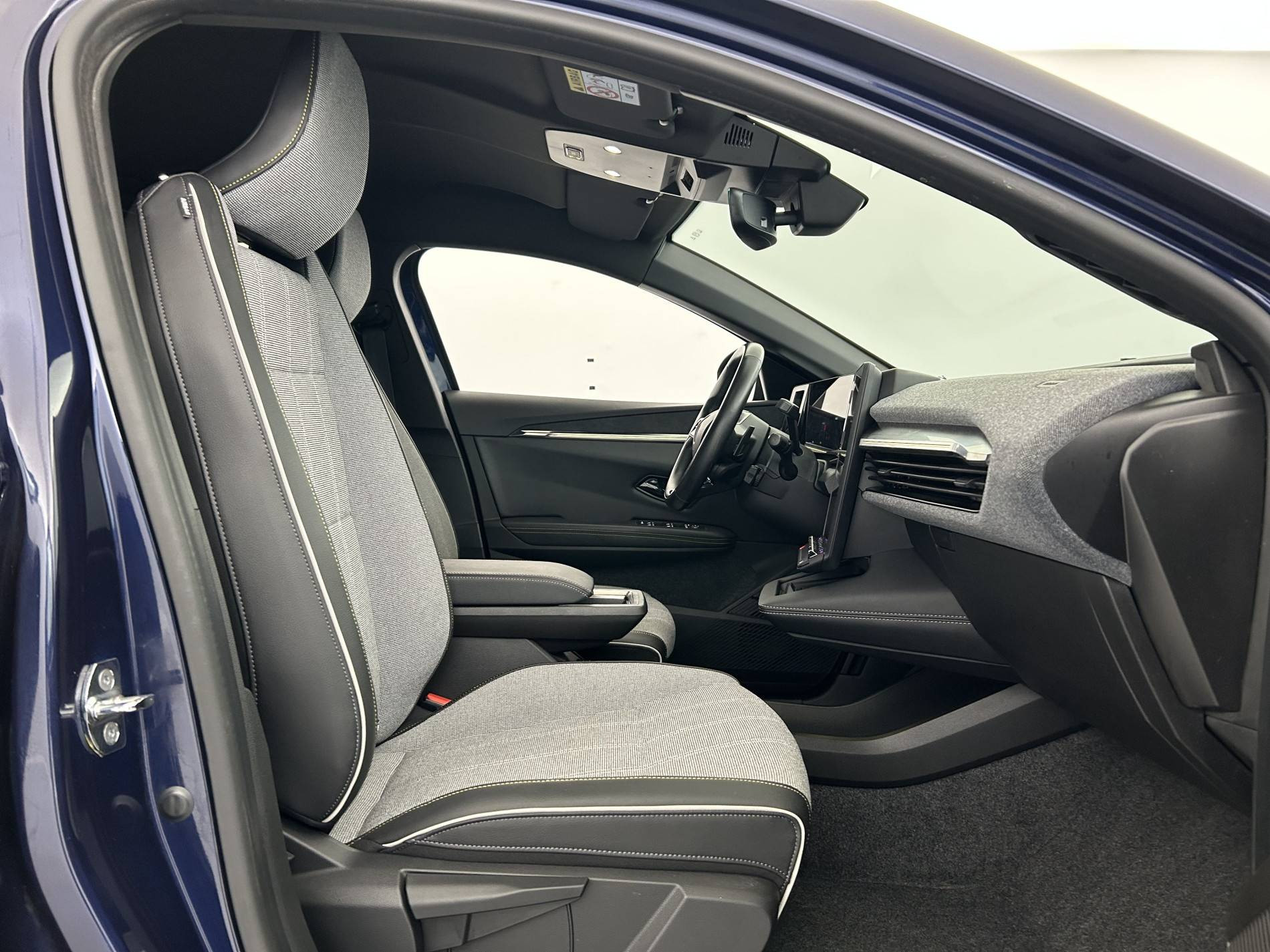 Vente en ligne Renault Megane E-Tech  EV40 130ch standard charge au prix de 18 490 €