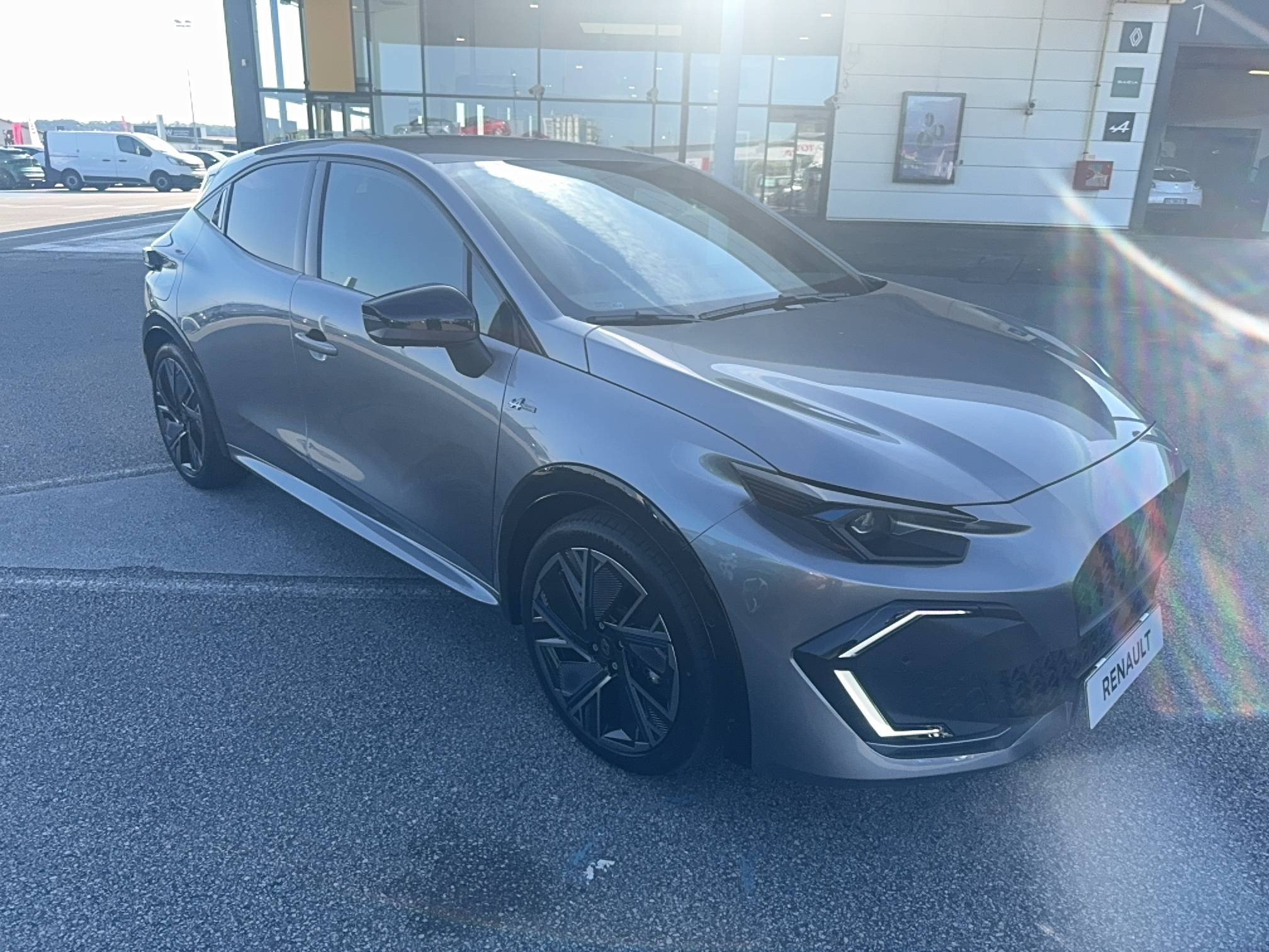 Vente en ligne Renault Clio 6 Clio E-Tech full hybrid 160 ch au prix de 28 490 €