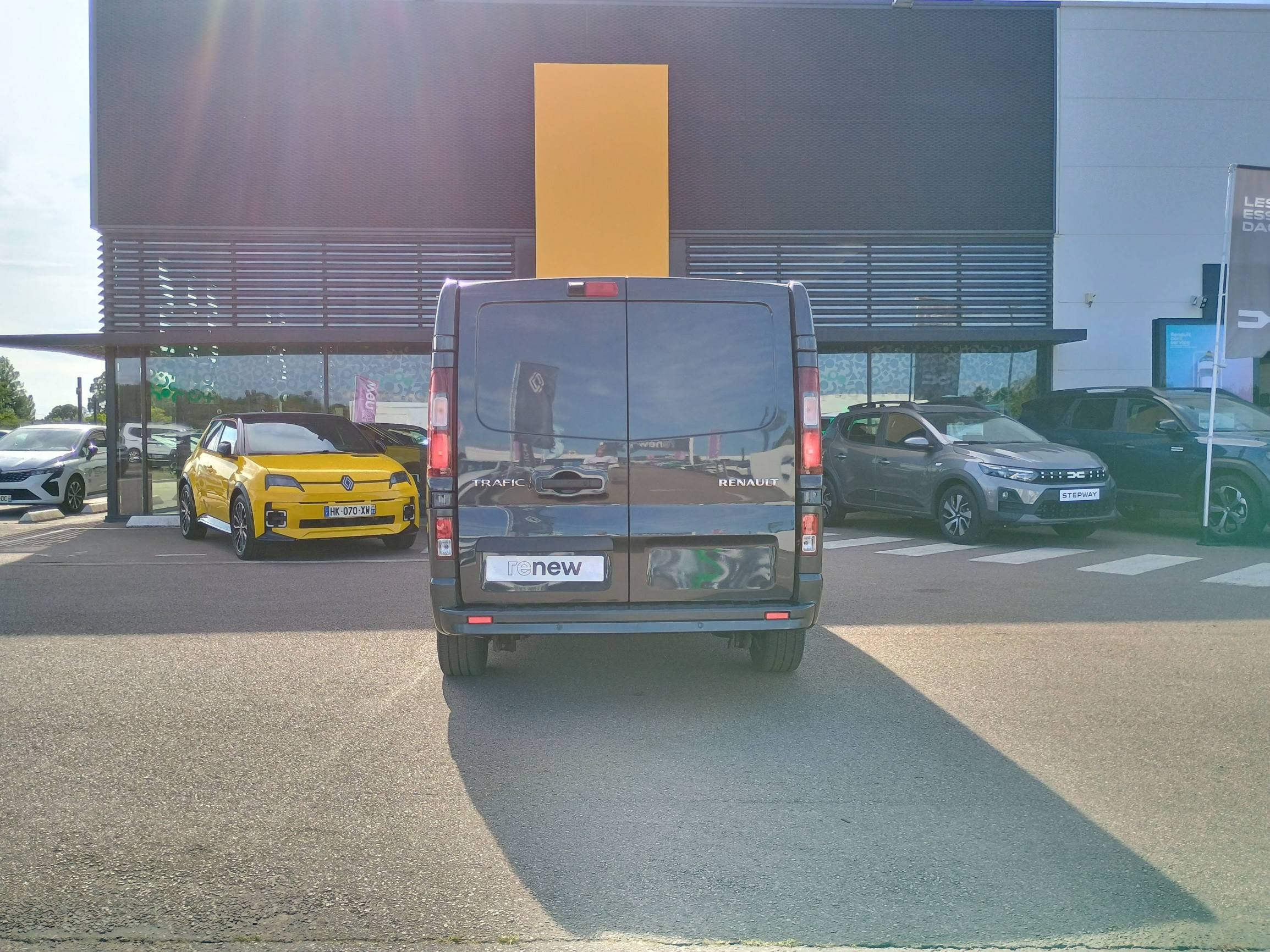 Vente en ligne Renault Trafic Cabine Approfondie TRAFIC CA L2H1 3T BLUE DCI 170 AUTO au prix de 37 991 €