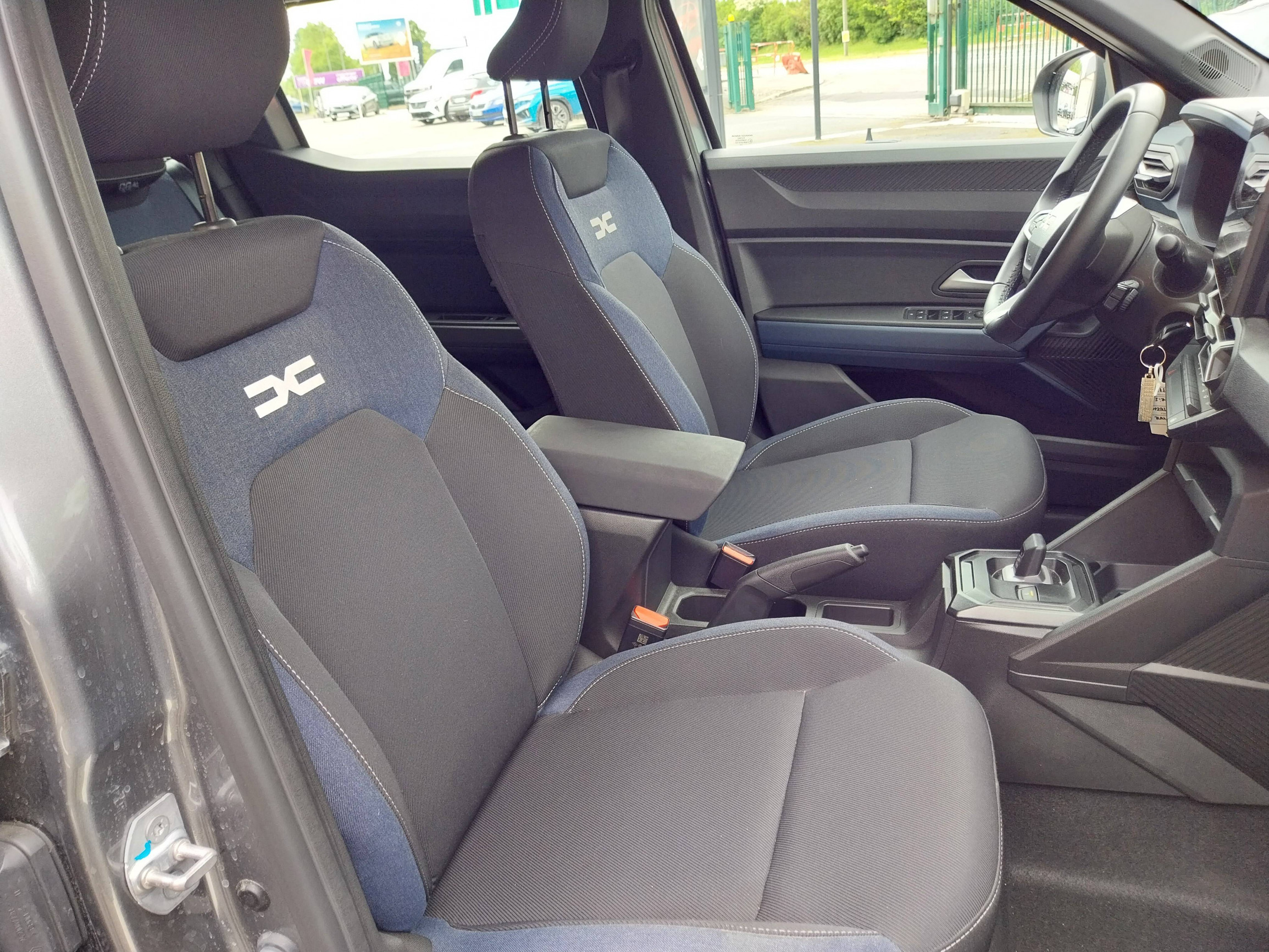 Vente en ligne Dacia Duster  Hybrid 140 au prix de 25 990 €