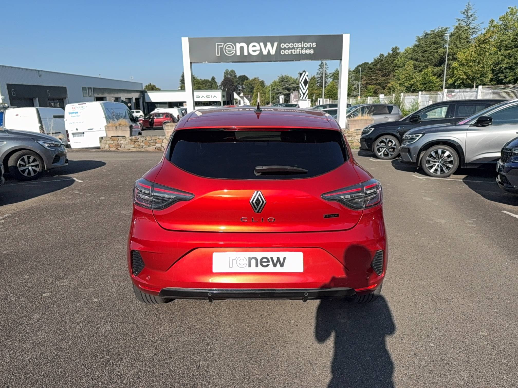 Vente en ligne Renault Clio 5 Clio E-Tech full hybrid 145 au prix de 17 990 €